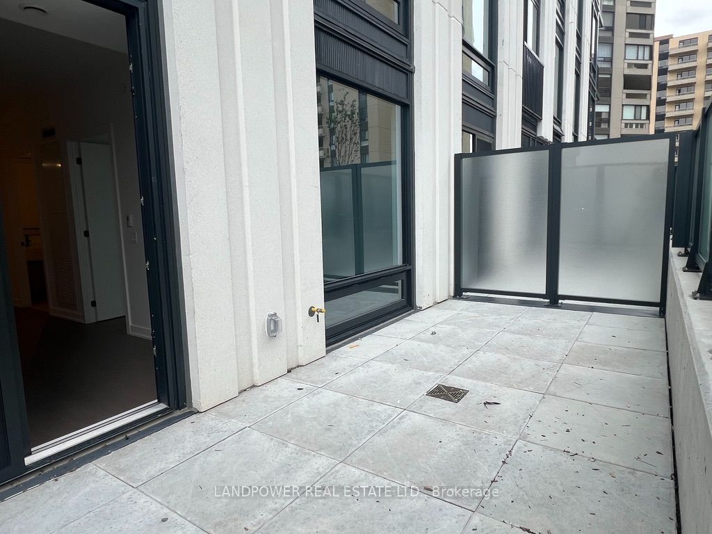 89 Montclair Avenue 915, Toronto, ON M5P 0B1 photo 2