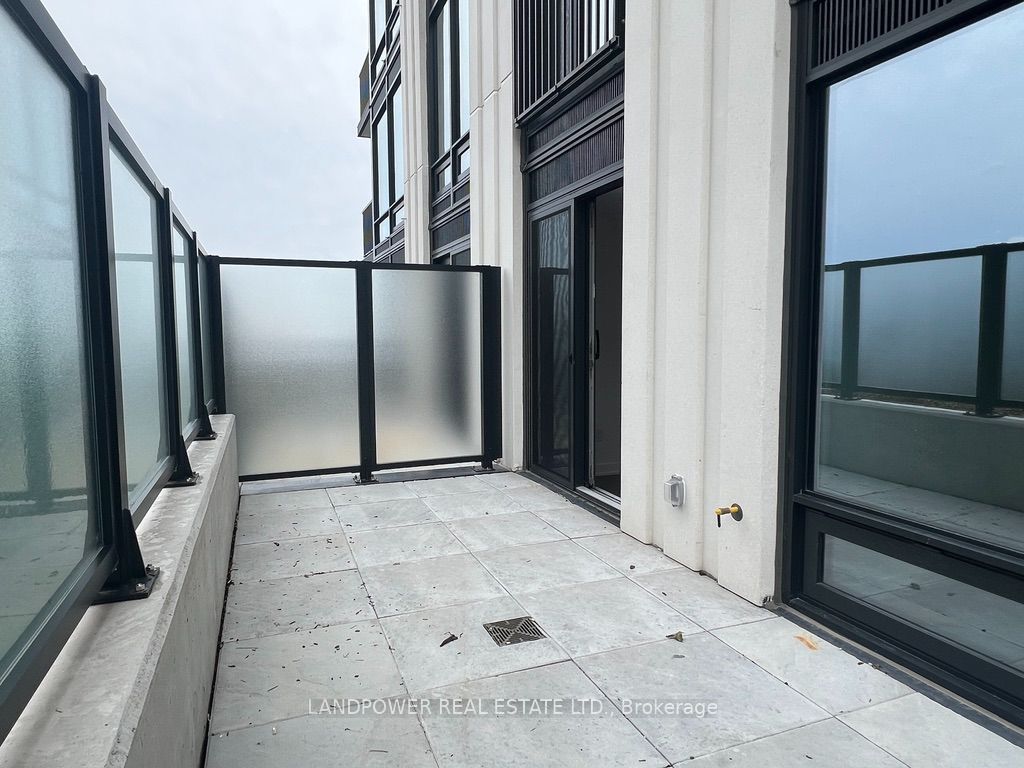 89 Montclair Avenue 915, Toronto, ON M5P 0B1 photo 3