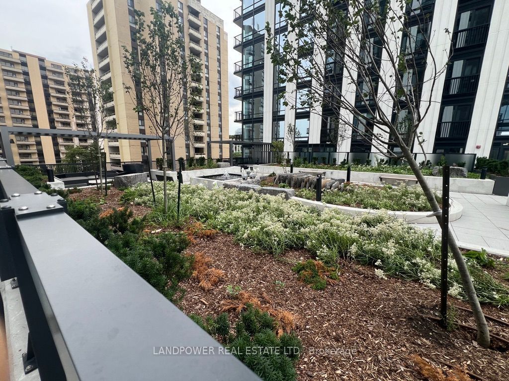 89 Montclair Avenue 915, Toronto, ON M5P 0B1 photo 4
