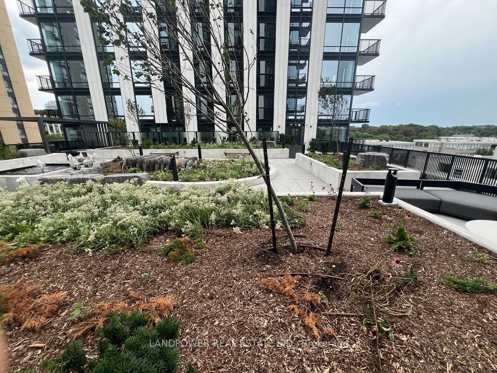 89 Montclair Avenue 915, Toronto, ON M5P 0B1 photo 5