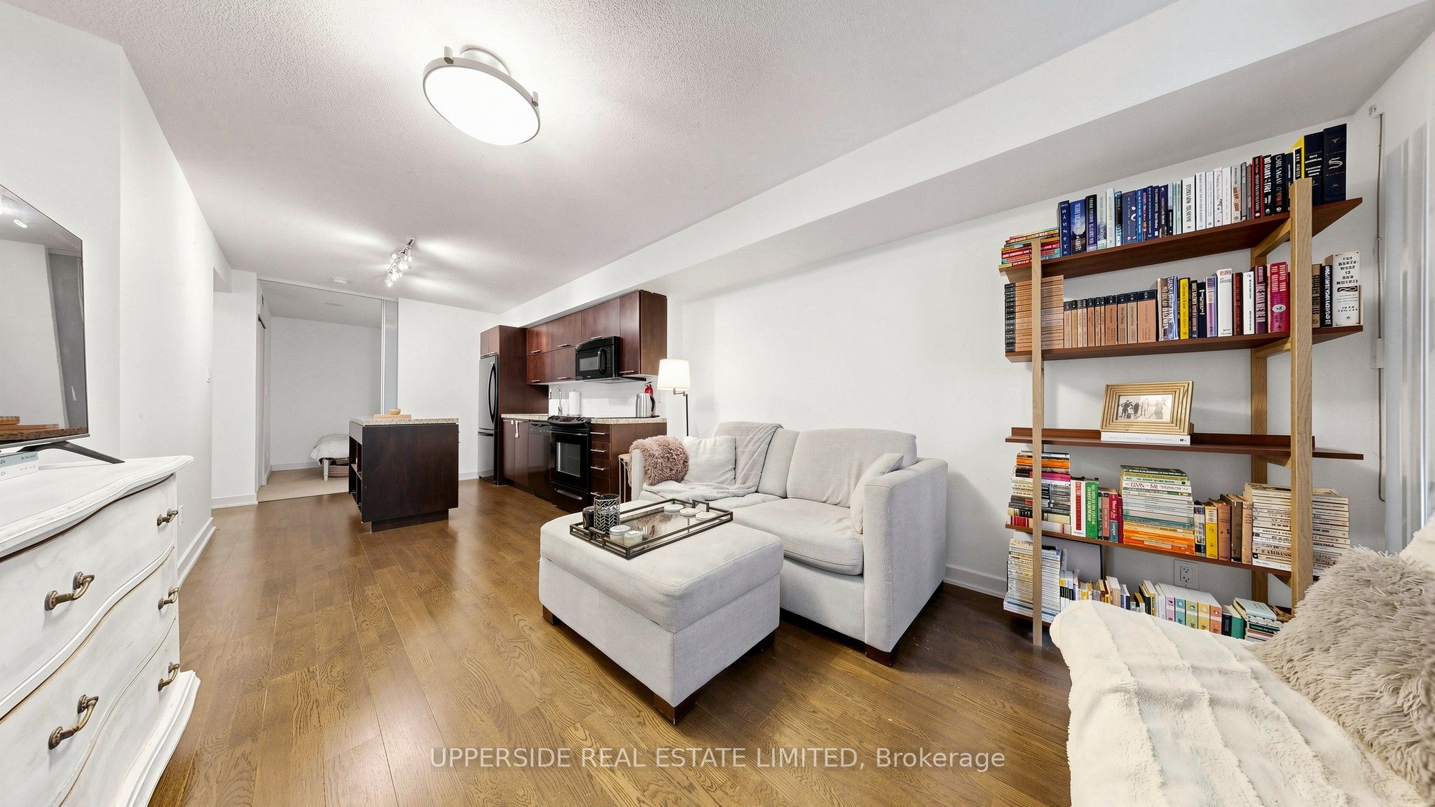 126 Simcoe Street 607, Toronto, ON M5H 4E6