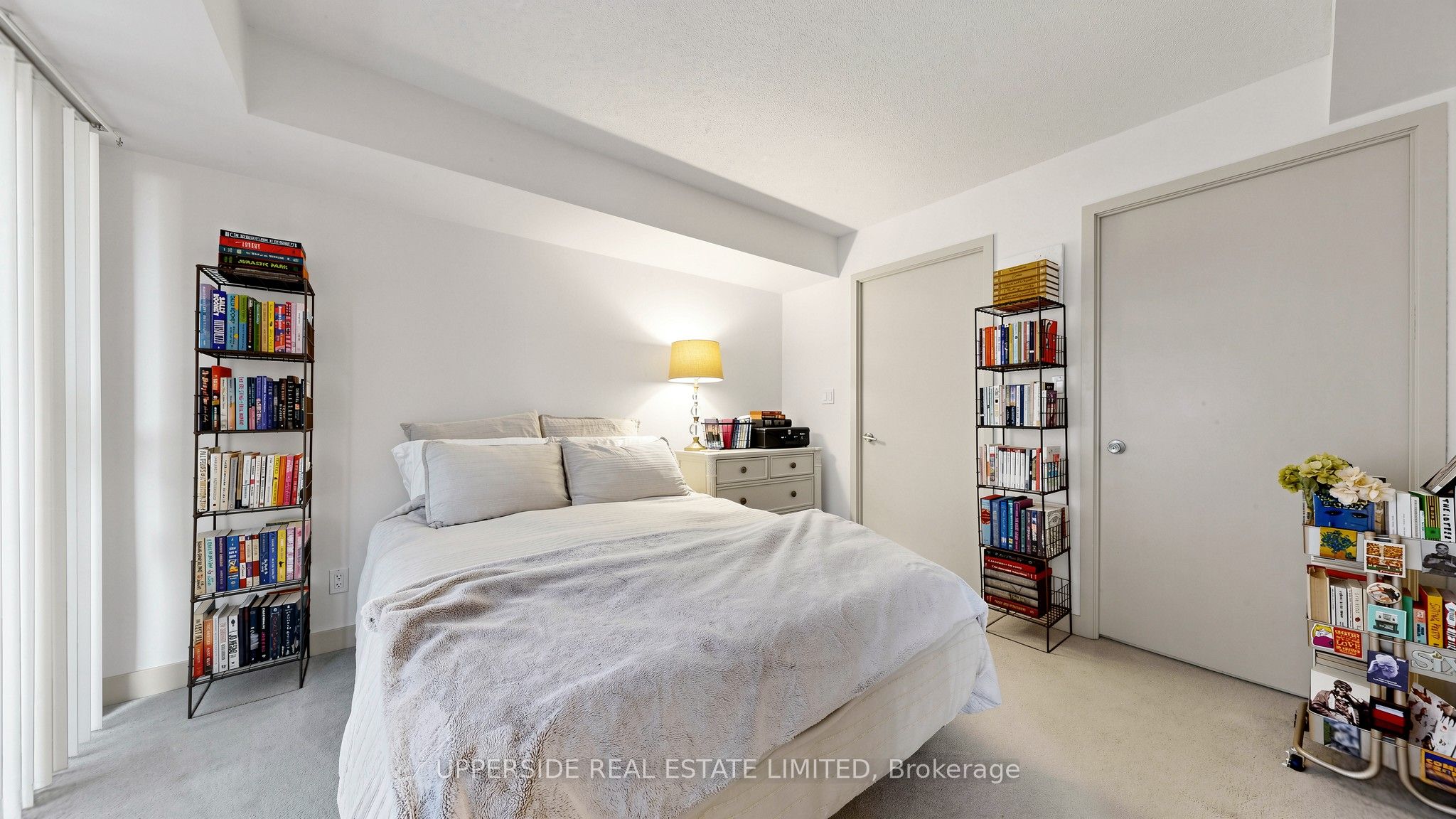 126 Simcoe Street 607, Toronto, ON M5H 4E6 photo 2