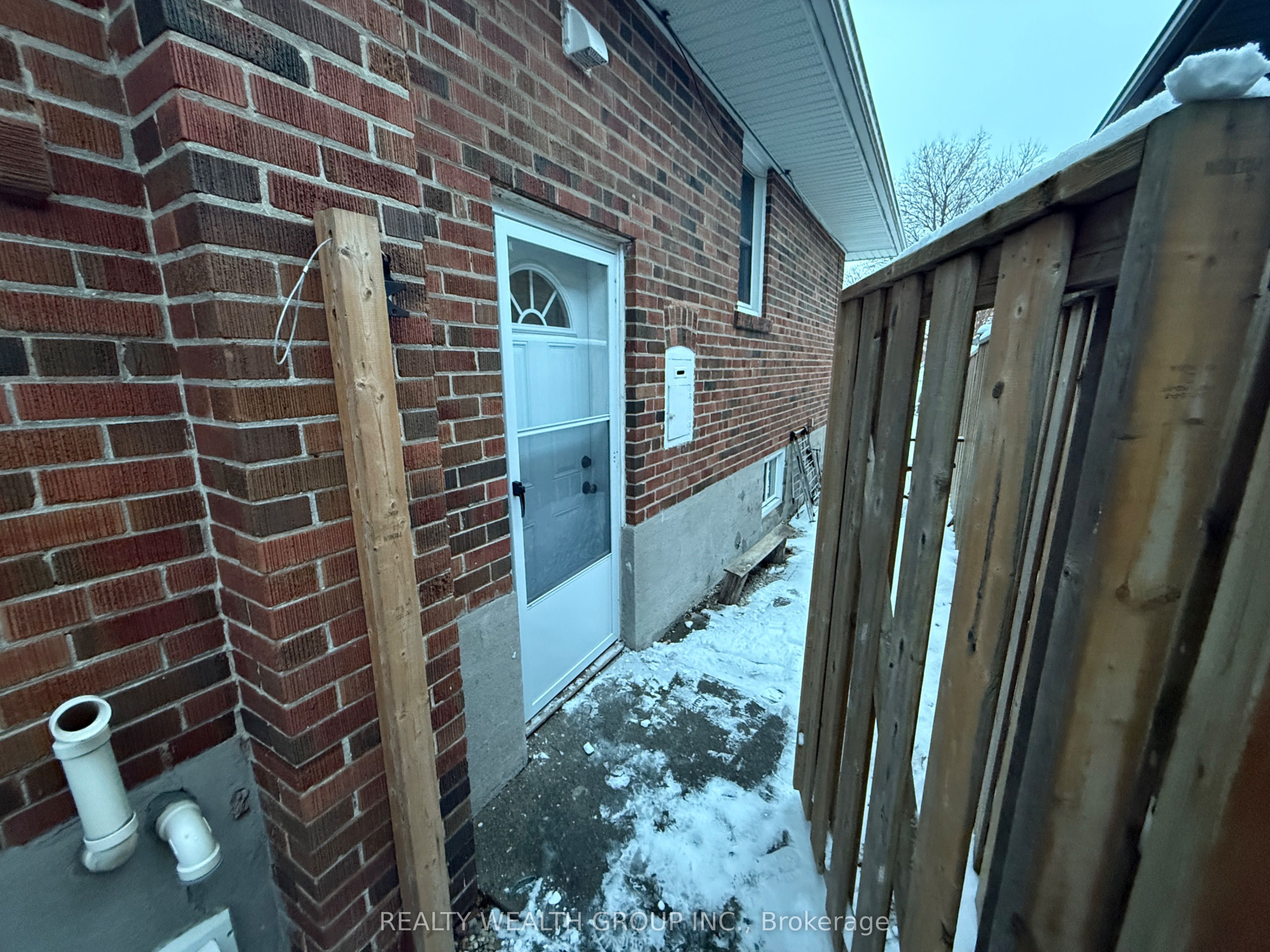 82 Elvaston Drive Bsmt, Toronto, ON M4A 1N6 photo 2