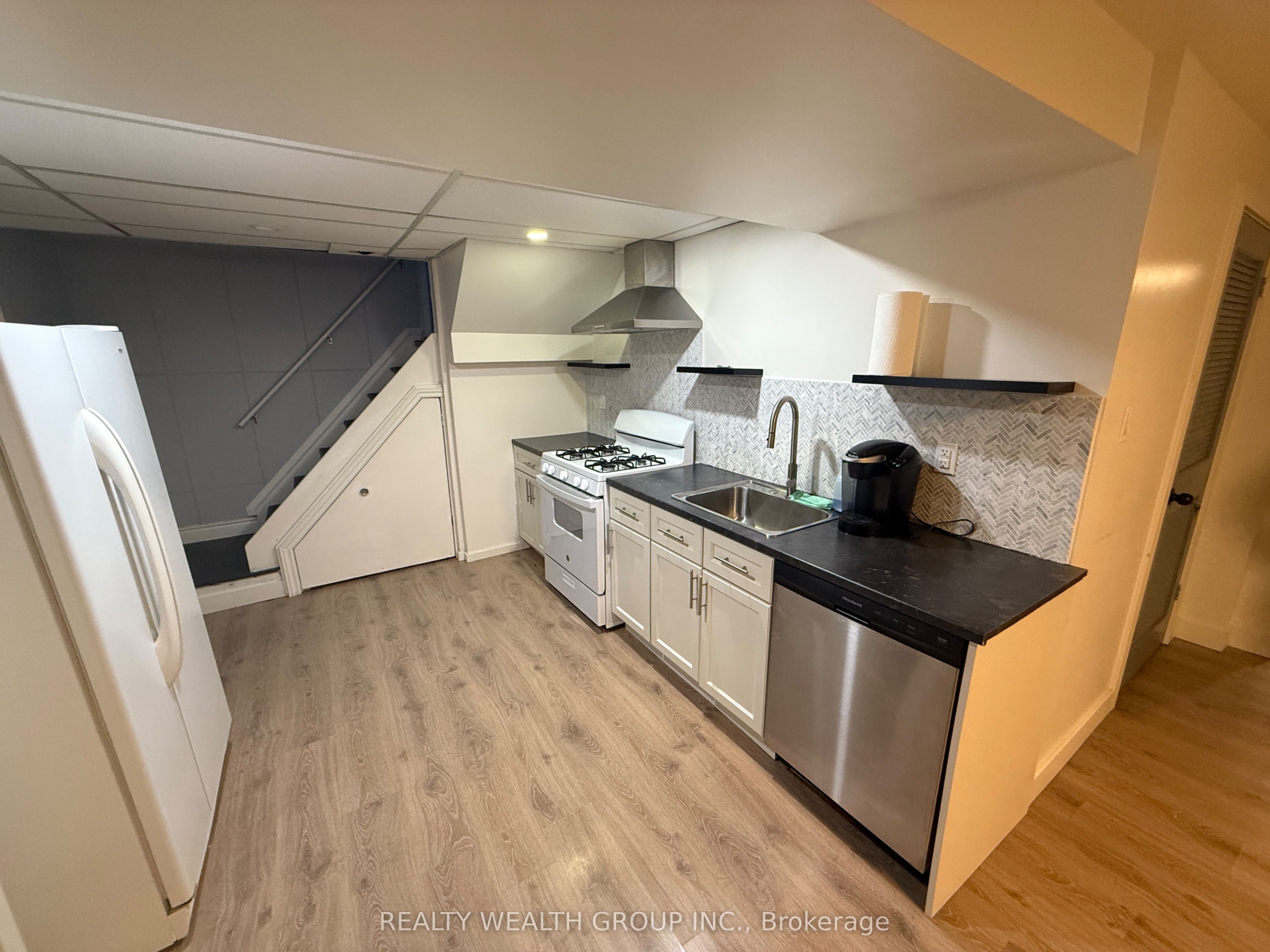 82 Elvaston Drive Bsmt, Toronto, ON M4A 1N6 photo 3
