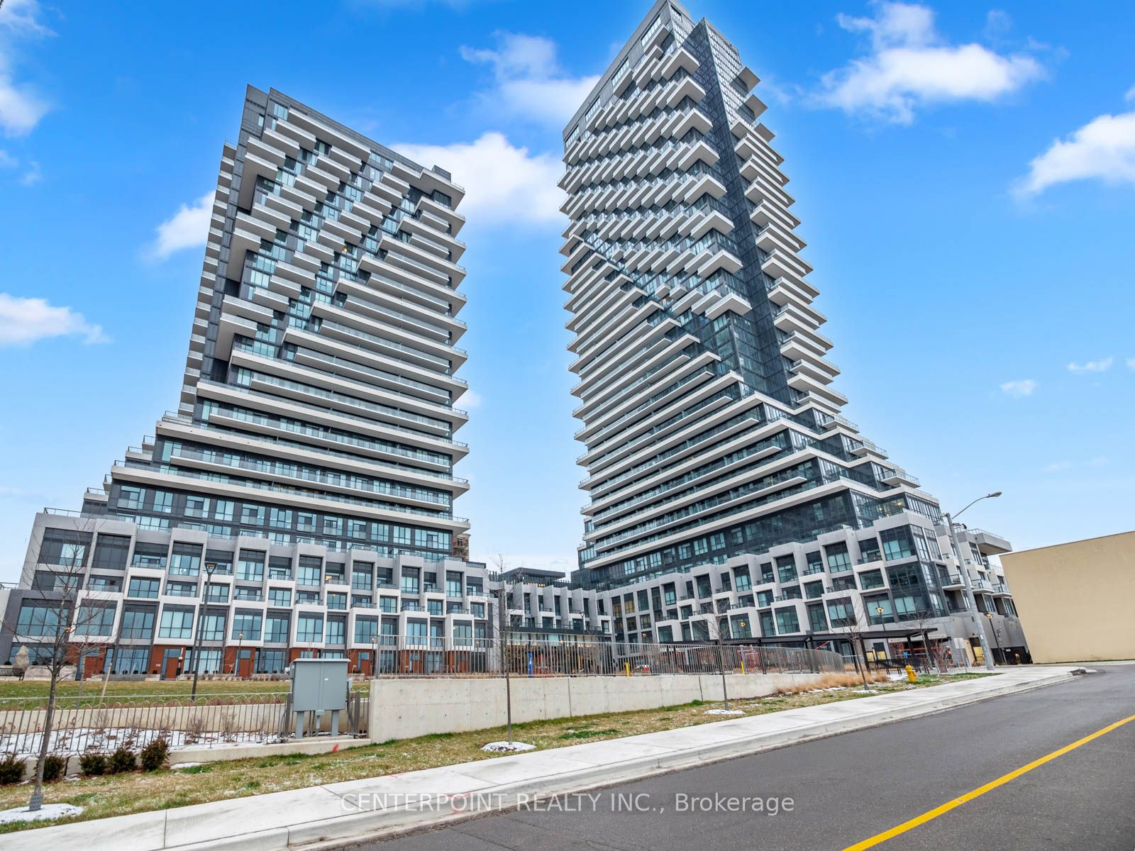 20 Inn On The Park Drive 2132, Toronto, ON M3C 0P8
