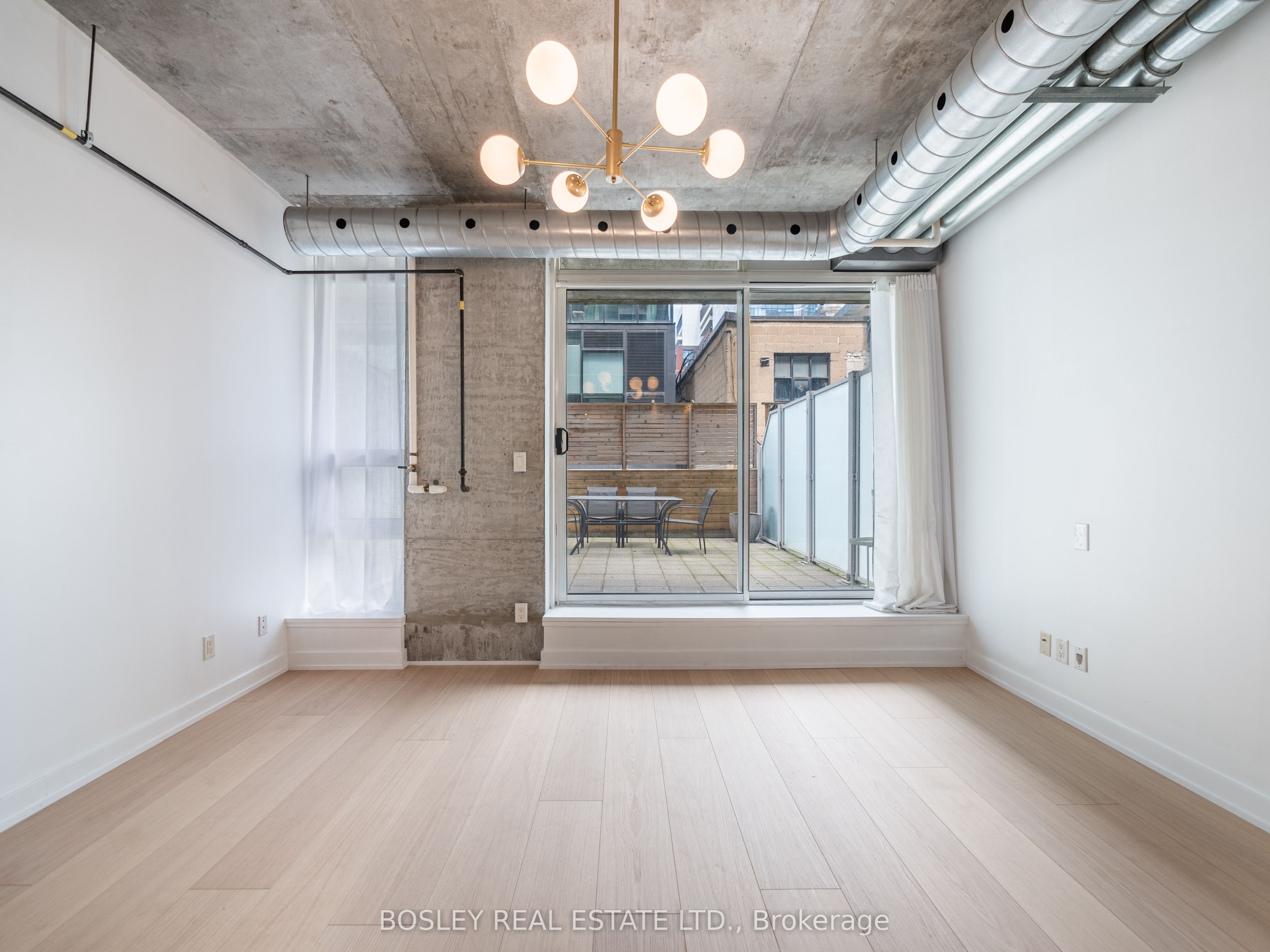 32 Stewart Street 203, Toronto, ON M5V 3T2 photo 2