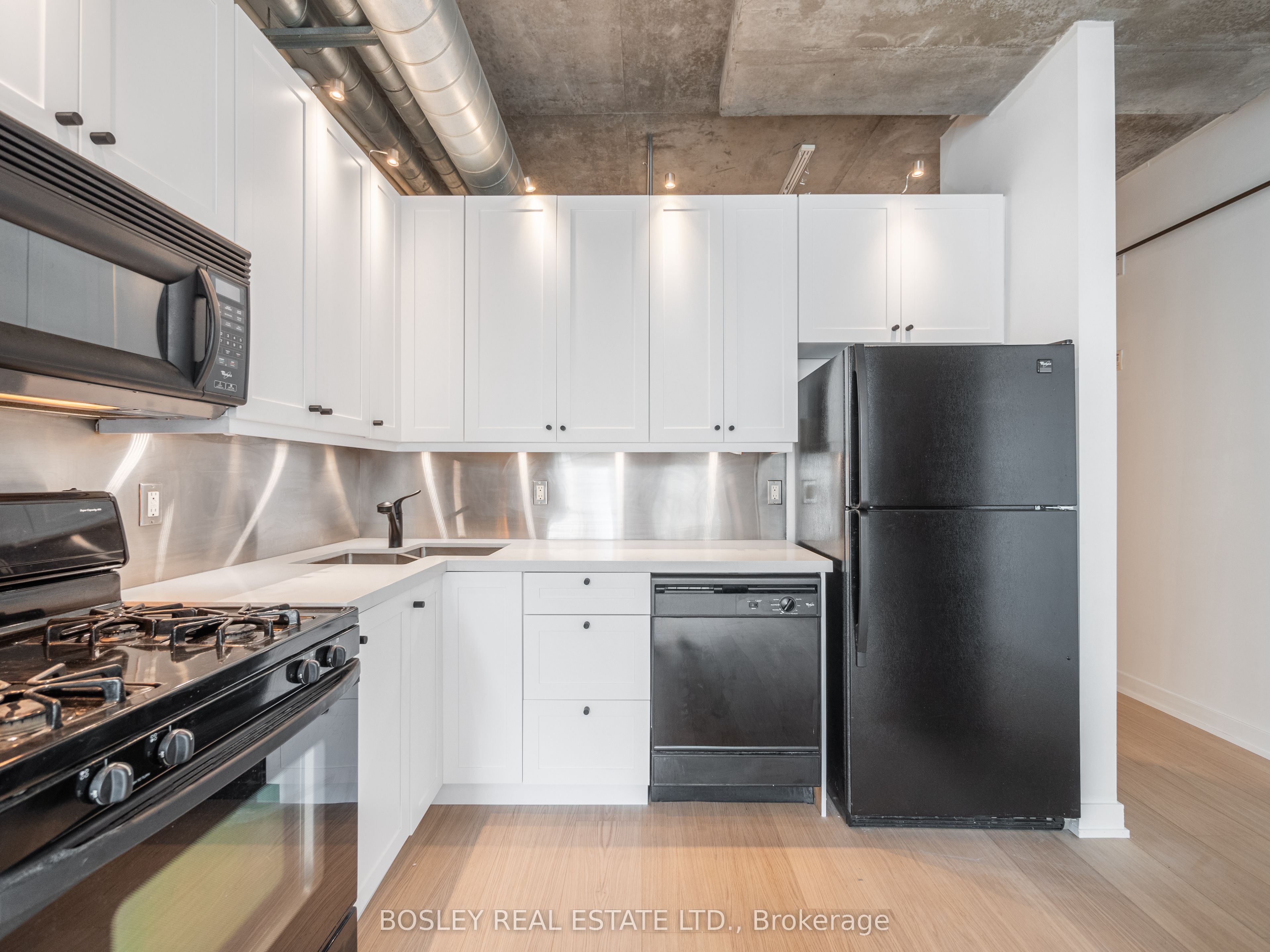 32 Stewart Street 203, Toronto, ON M5V 3T2 photo 3
