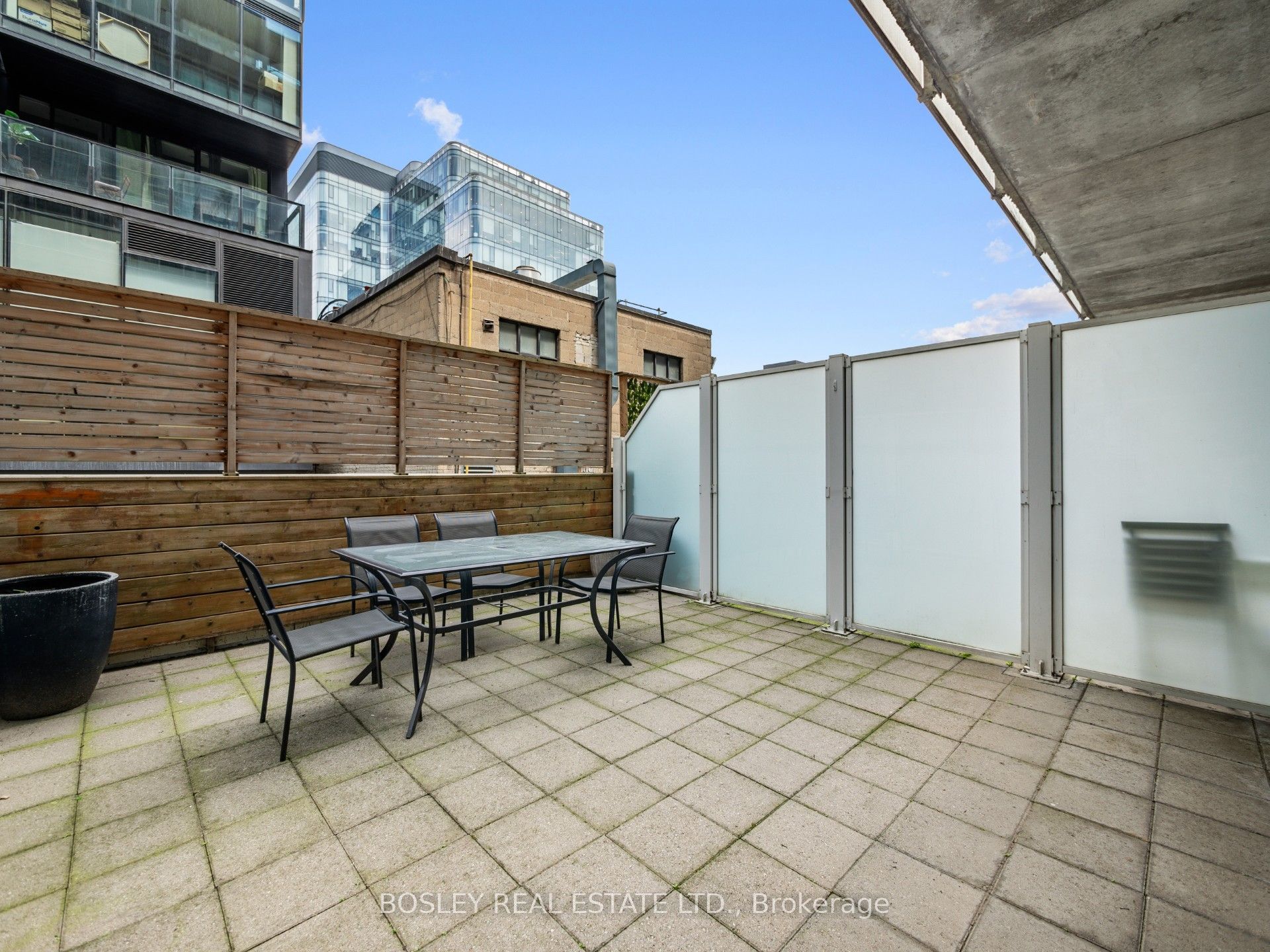 32 Stewart Street 203, Toronto, ON M5V 3T2 photo 4