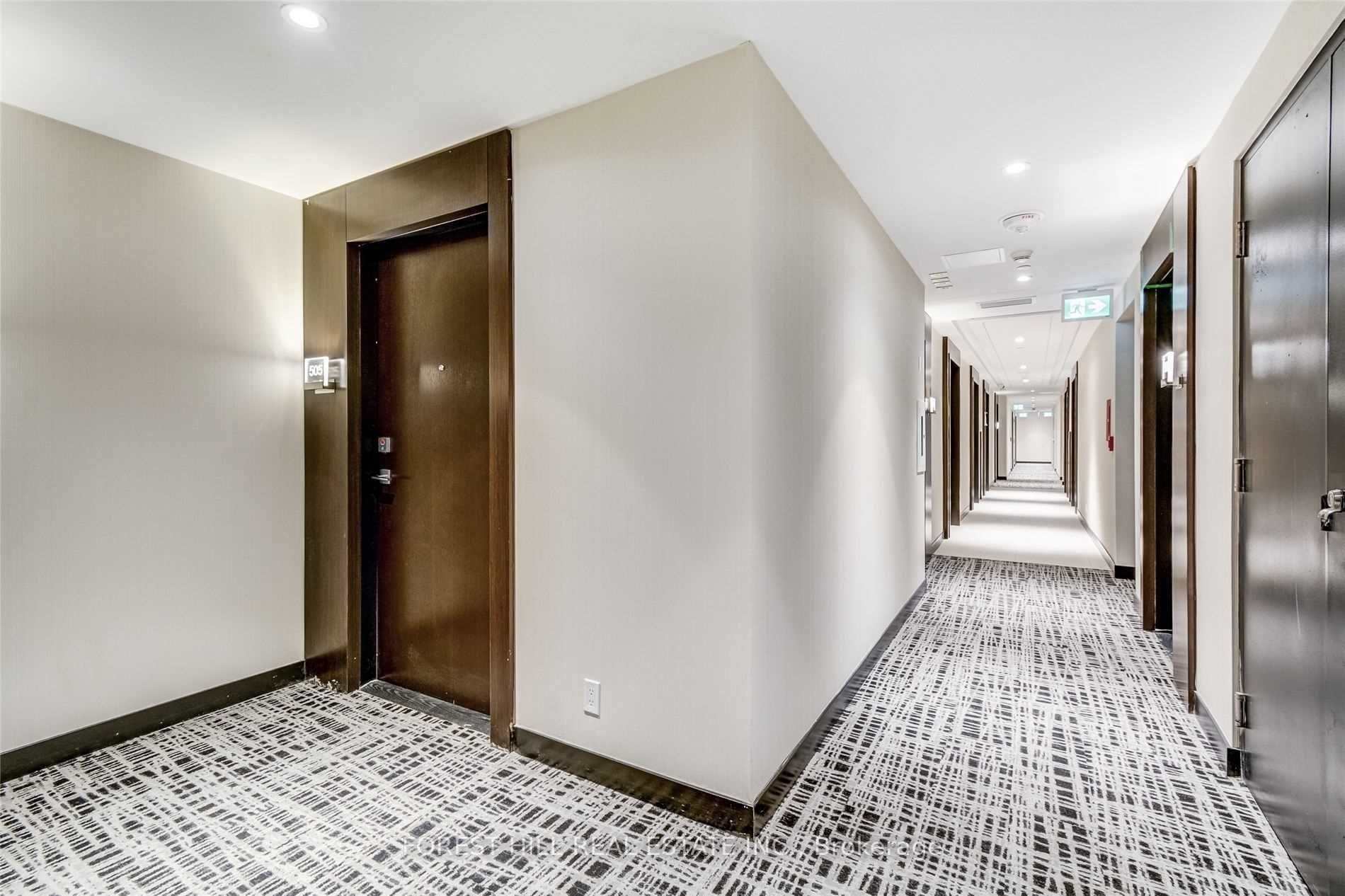 2221 Yonge Street 5101, Toronto, ON M4S 2B4 photo 2