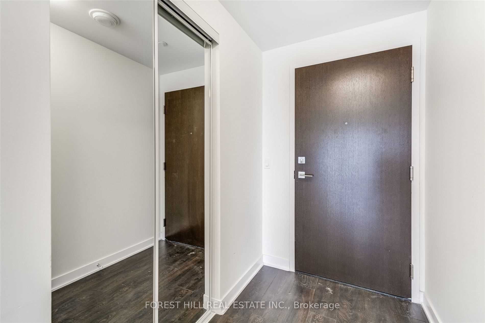 2221 Yonge Street 5101, Toronto, ON M4S 2B4 photo 3