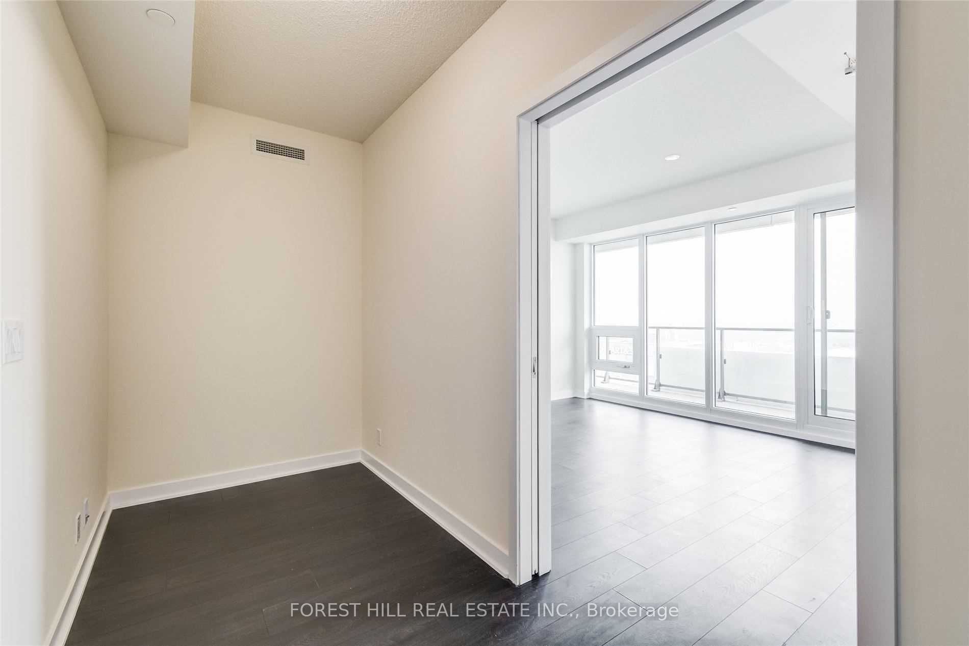 2221 Yonge Street 5101, Toronto, ON M4S 2B4 photo 5