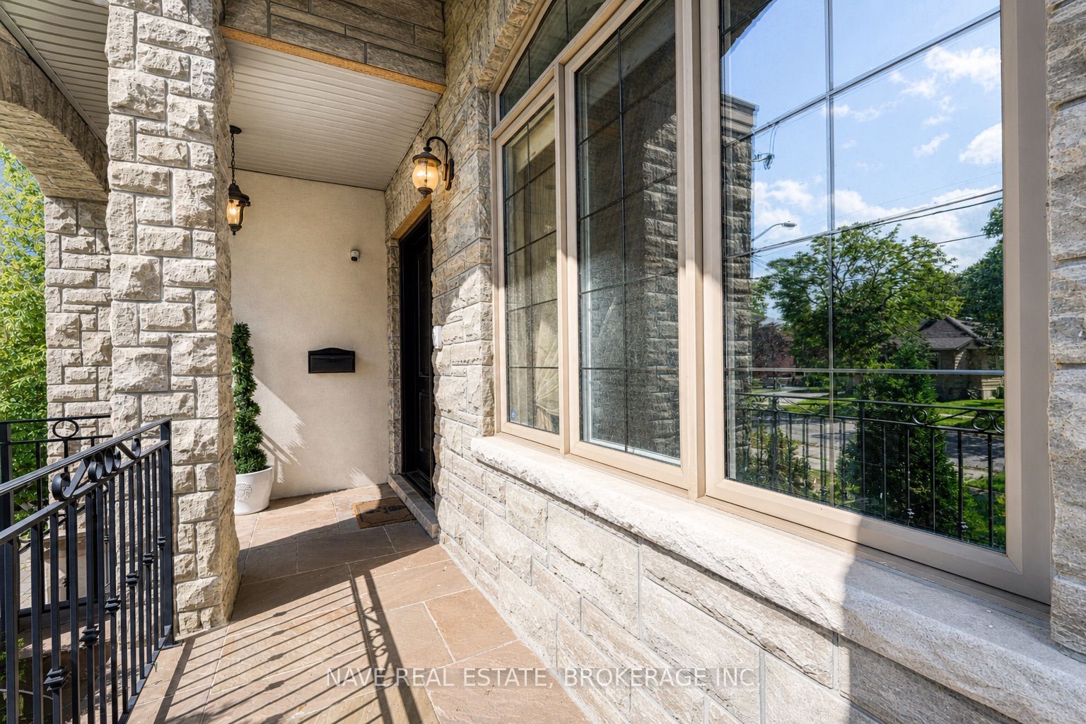 136 Homewood Avenue, Toronto, ON M2M 1K3 photo 4