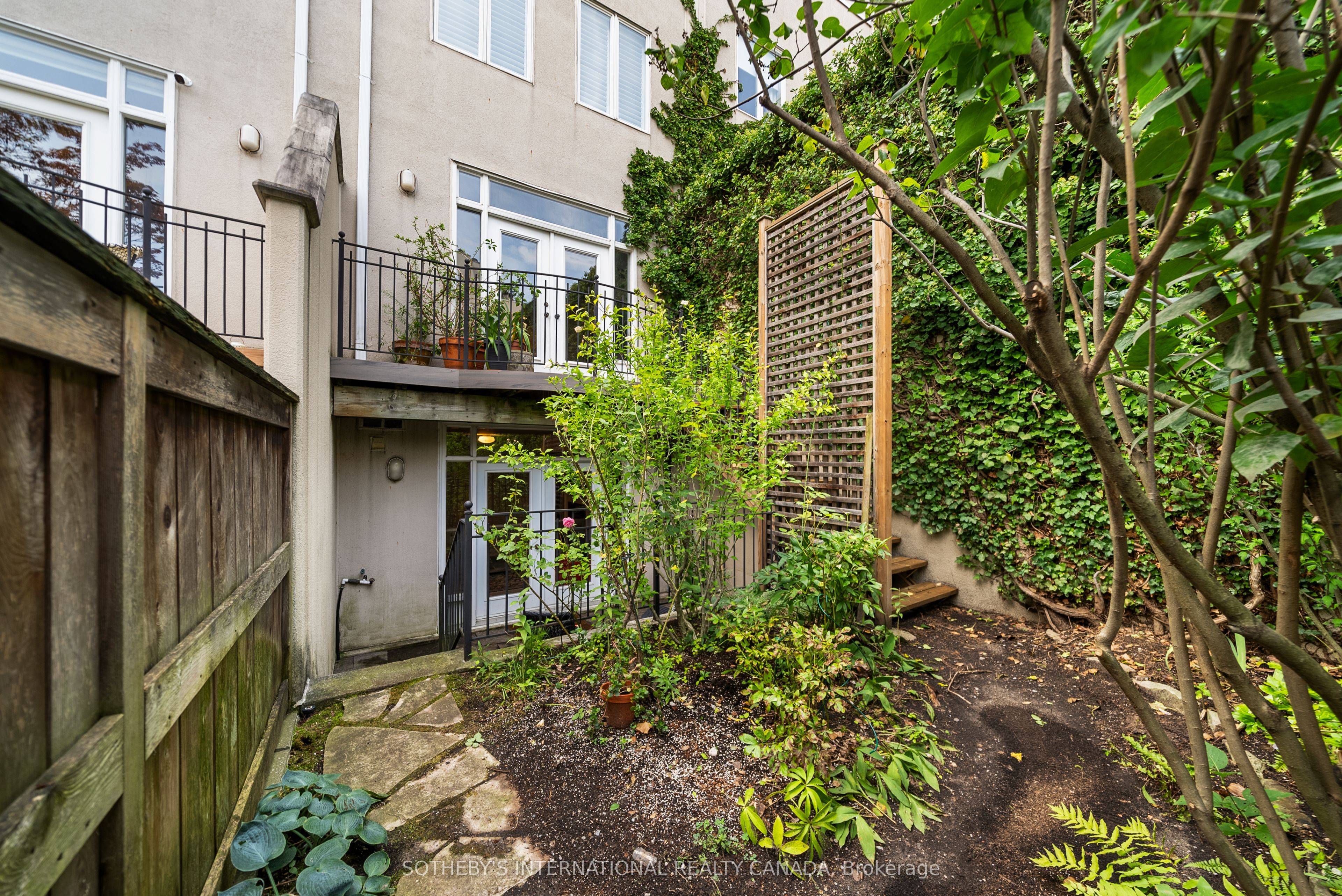 213 Walmer Road, Toronto, ON M5R 3P7 photo 2