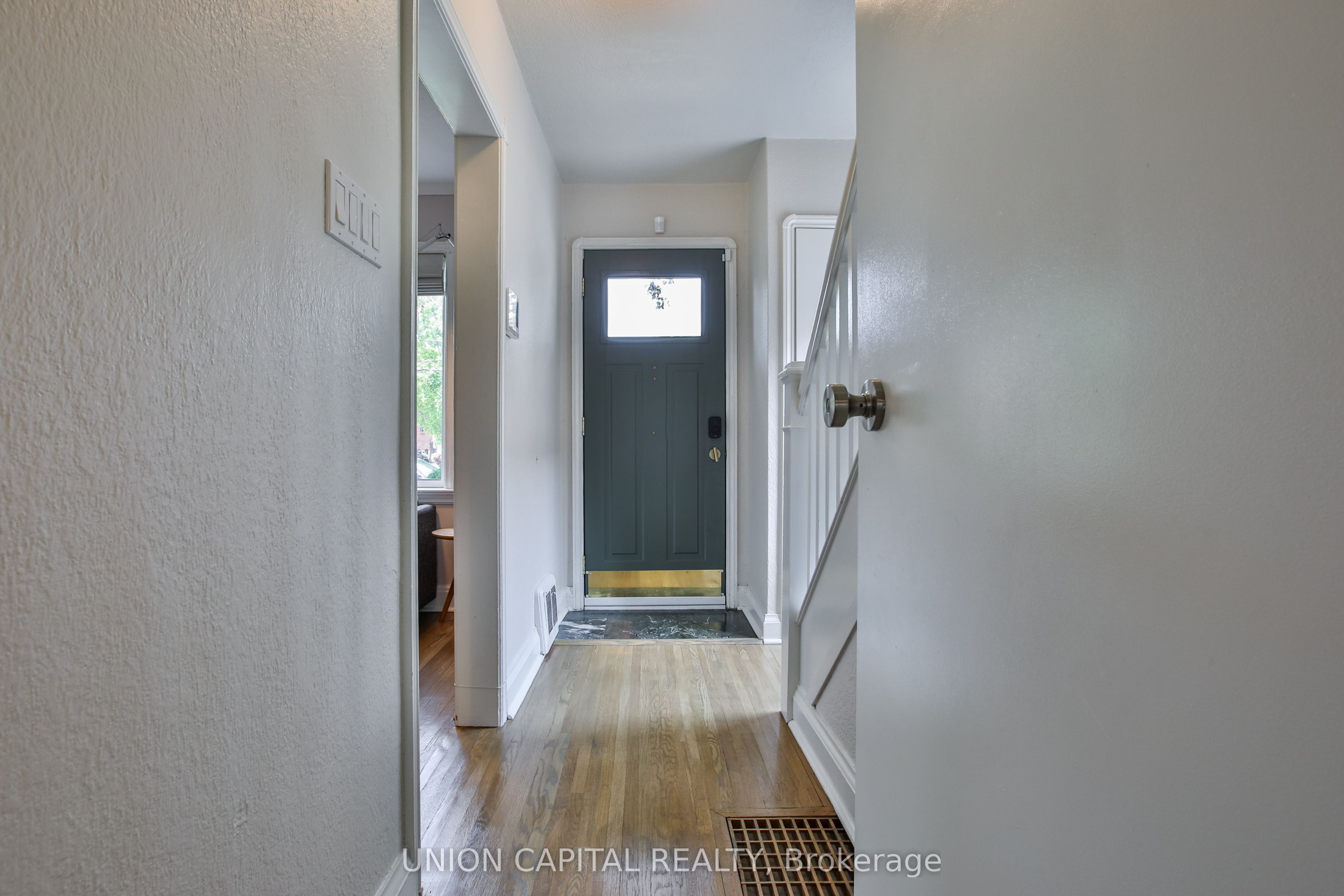 81 Thursfield Crescent, Toronto, ON M4G 2N4 photo 2