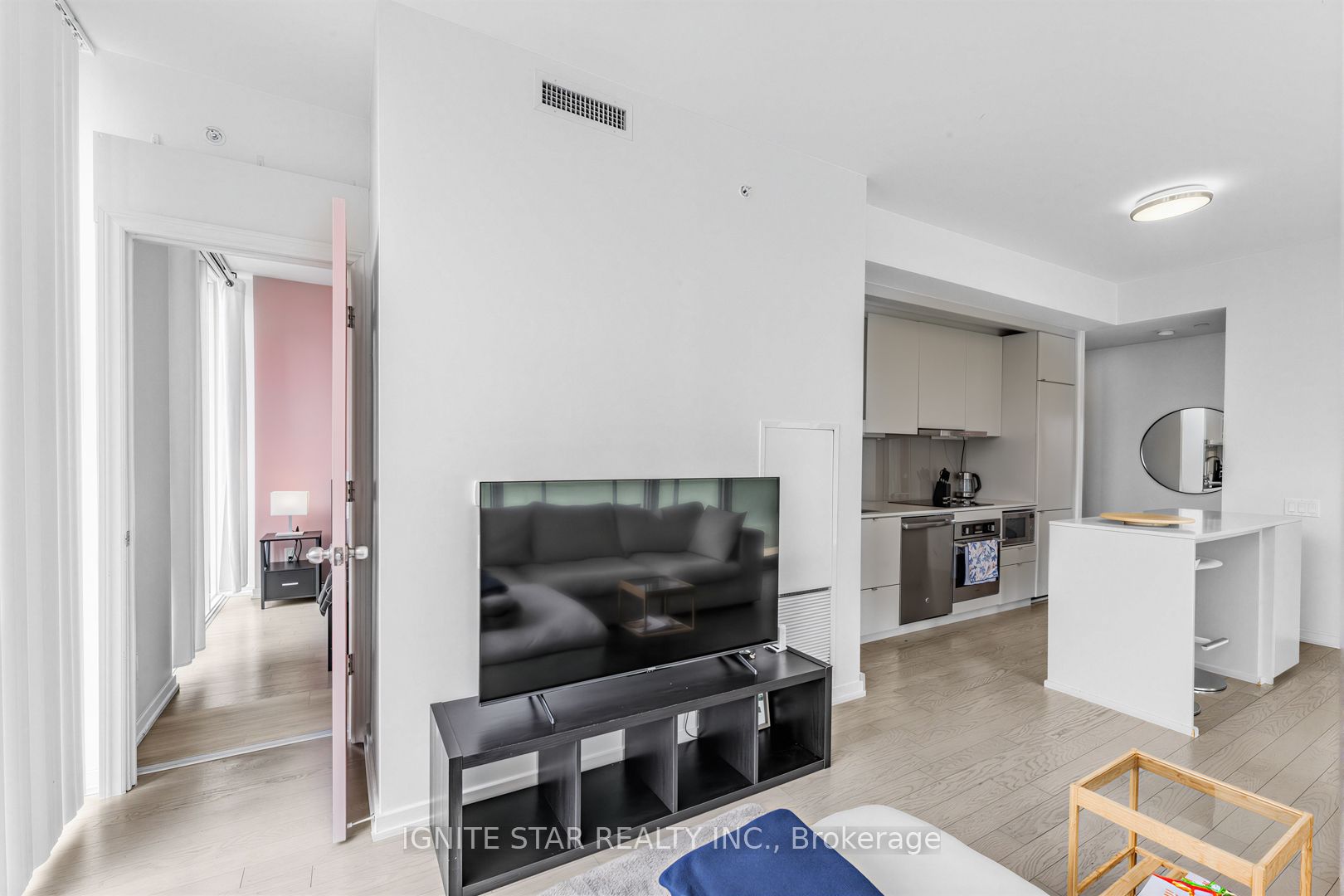 101 Peter Street W 1509, Toronto, ON M5V 0G6 photo 5