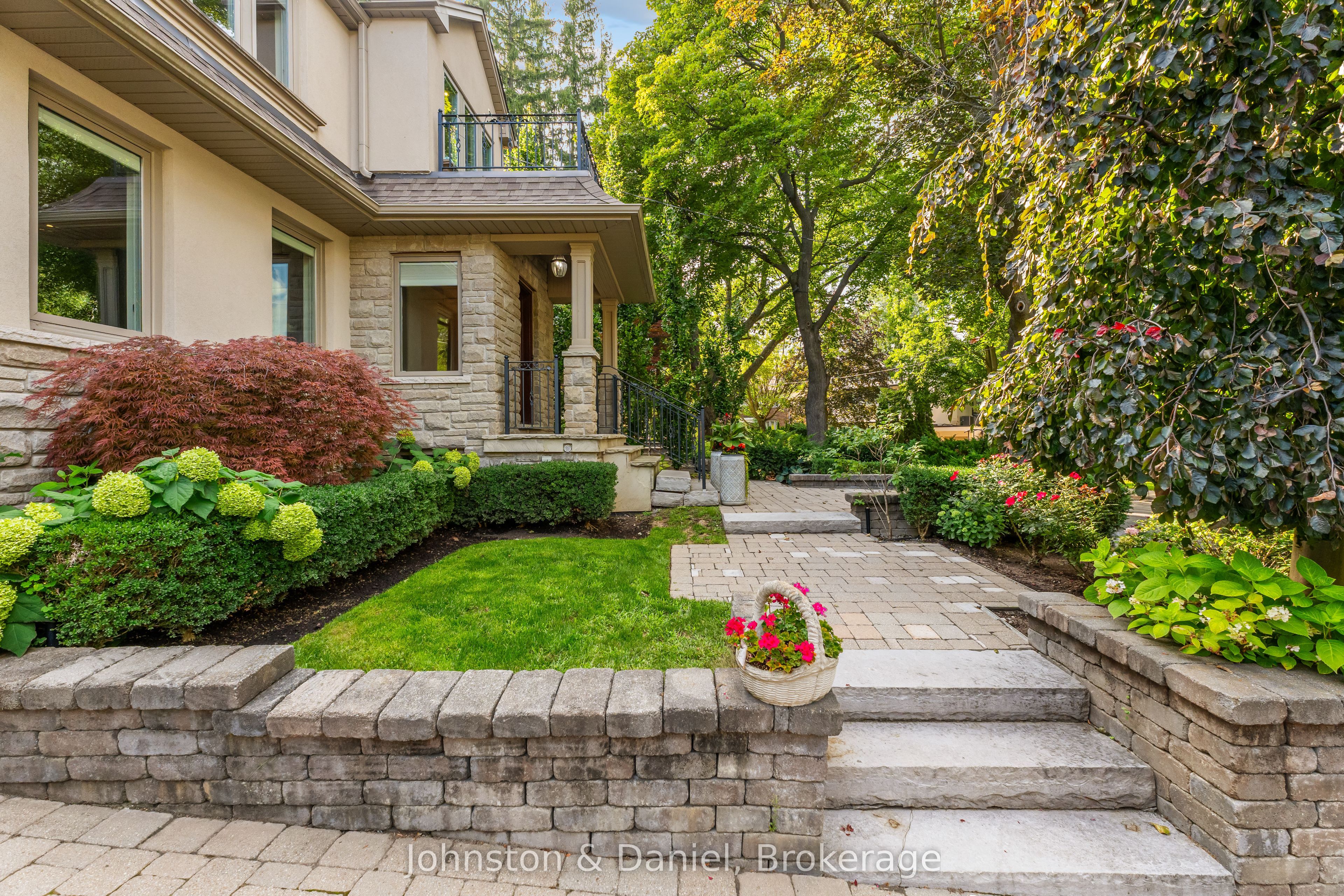 77 Lawrence Crescent, Toronto, ON M4N 1N3 photo 3