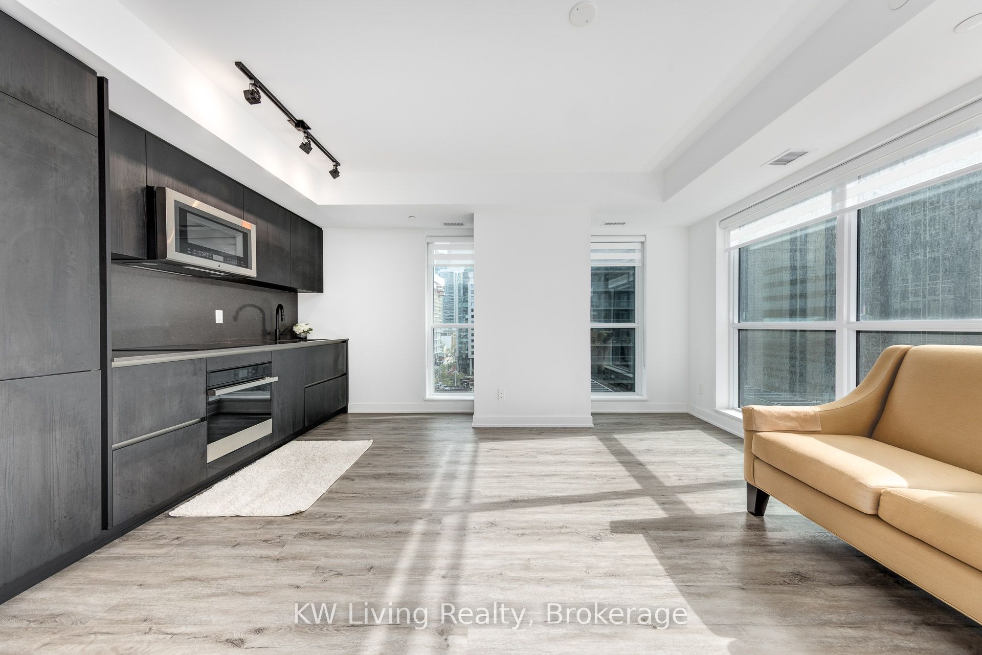 327 King Street W 902, Toronto, ON M5V 0W7 photo 4