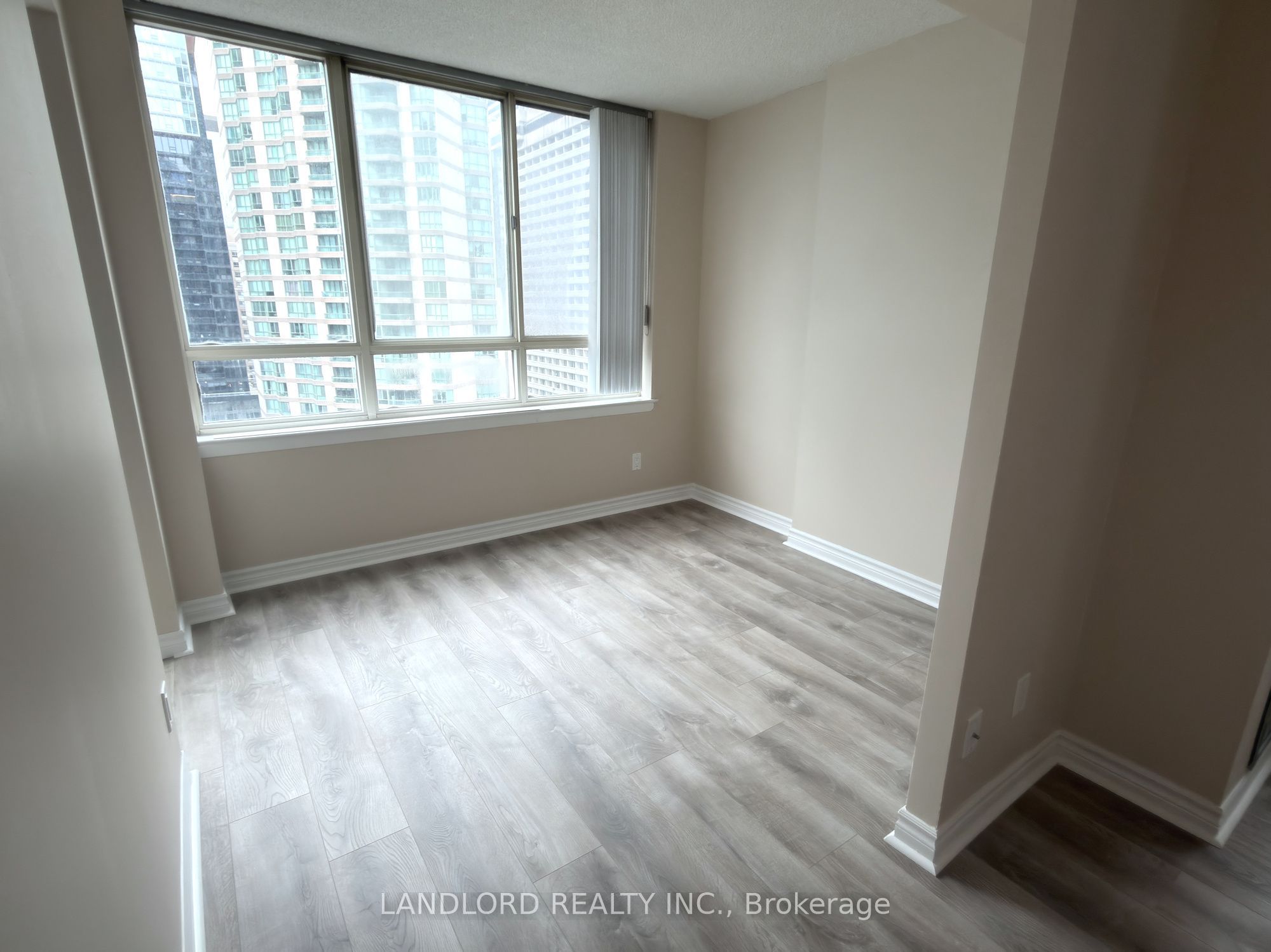 633 Bay Street 1523, Toronto, ON M5G 2G4 photo 5