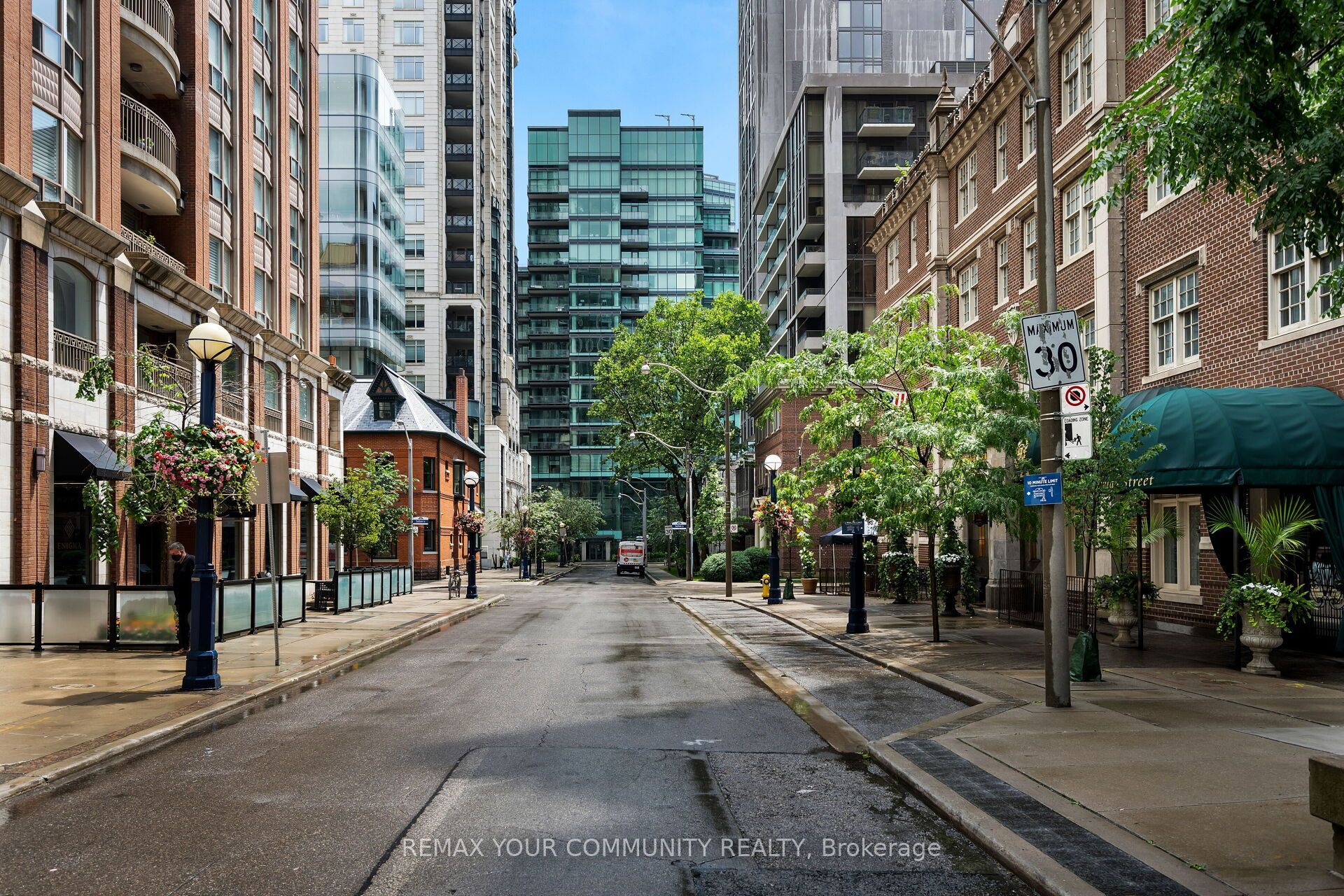 77 Charles Street W 902, Toronto, ON M5S 2X1 photo 2