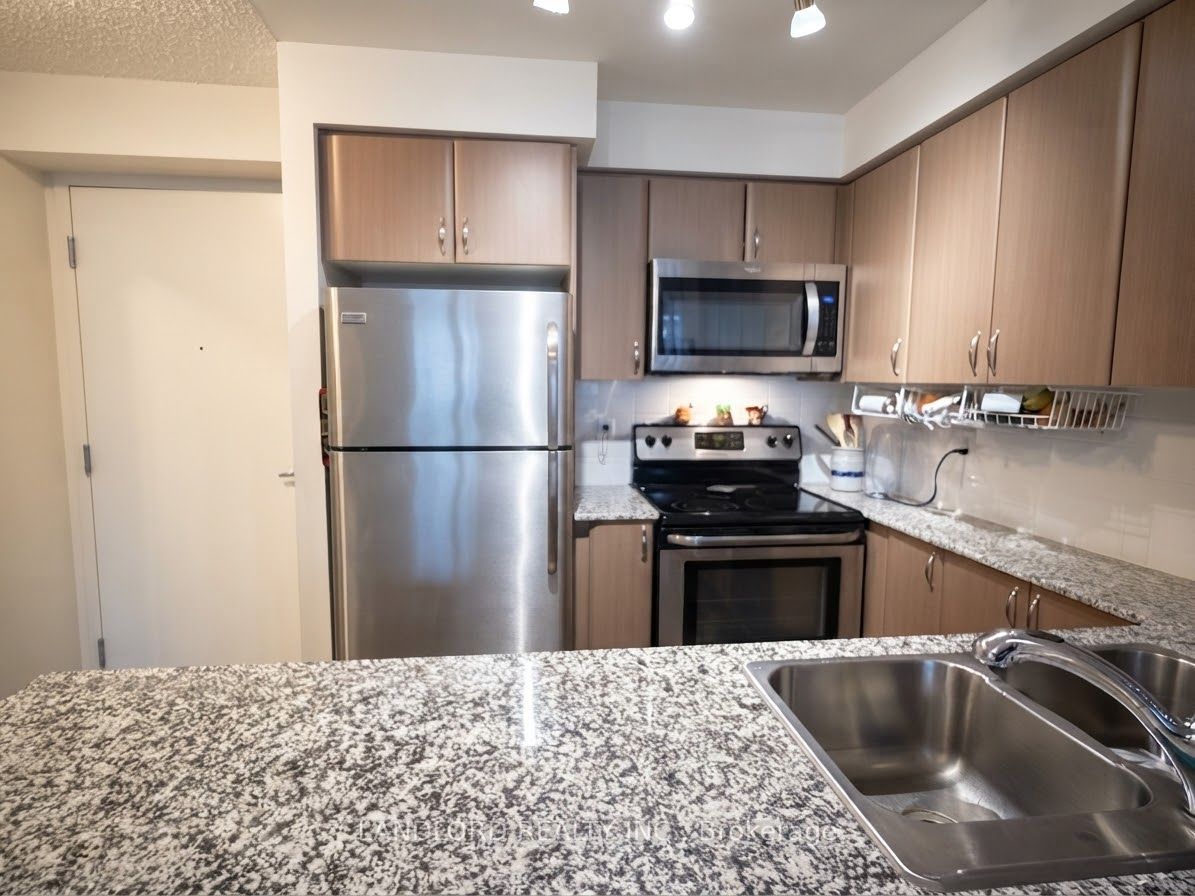 525 Wilson Avenue 304, Toronto, ON M3H 0A7 photo 3