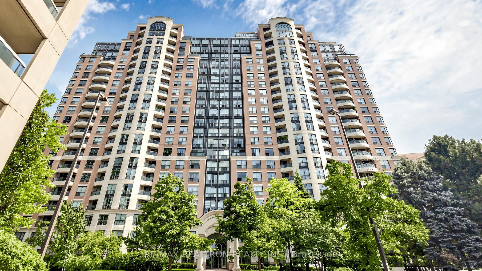 23 Lorraine Drive 502, Toronto, ON M2N 6Z6 photo 2