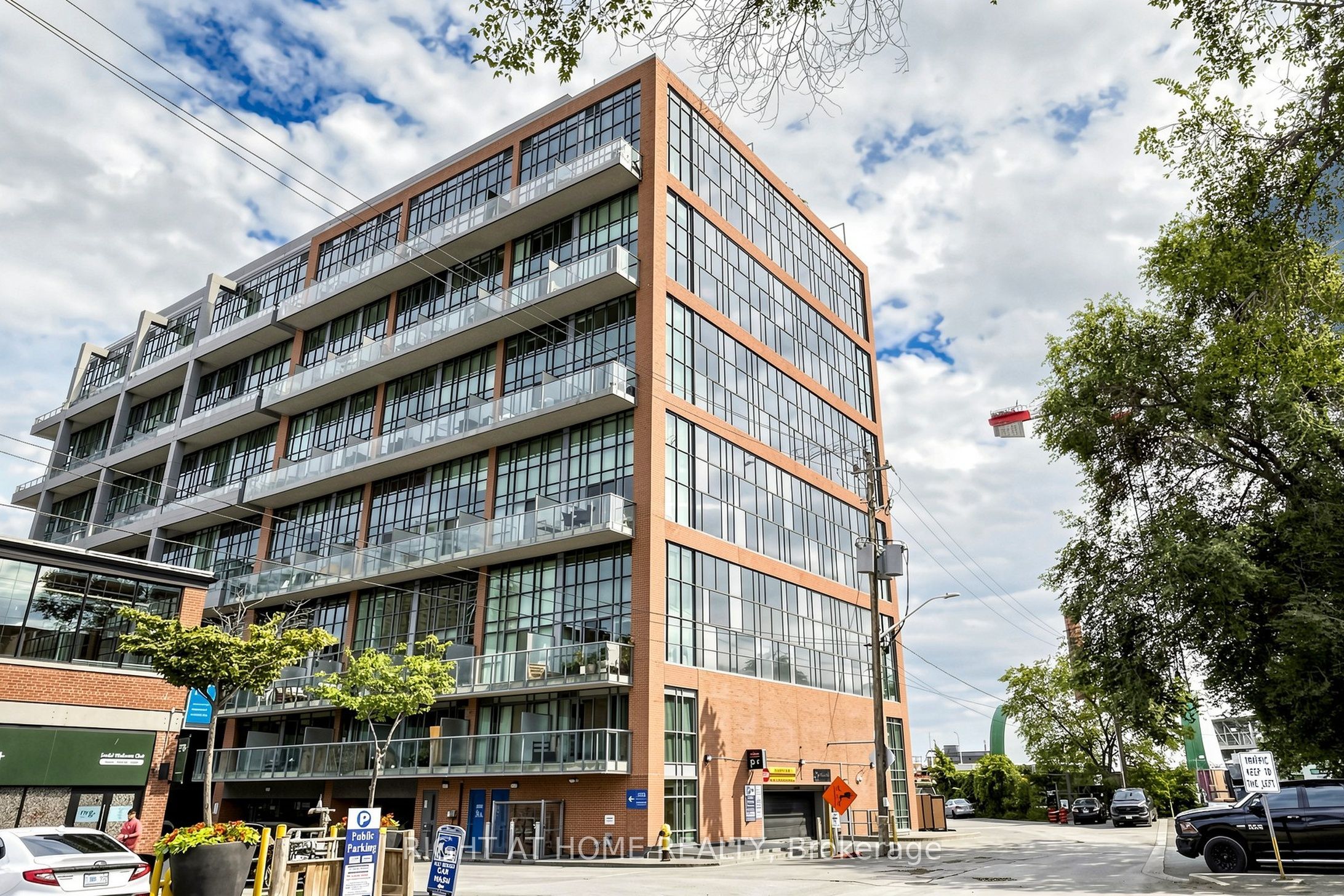 5 Hanna Avenue 510, Toronto, ON M6K 0B3 photo 2