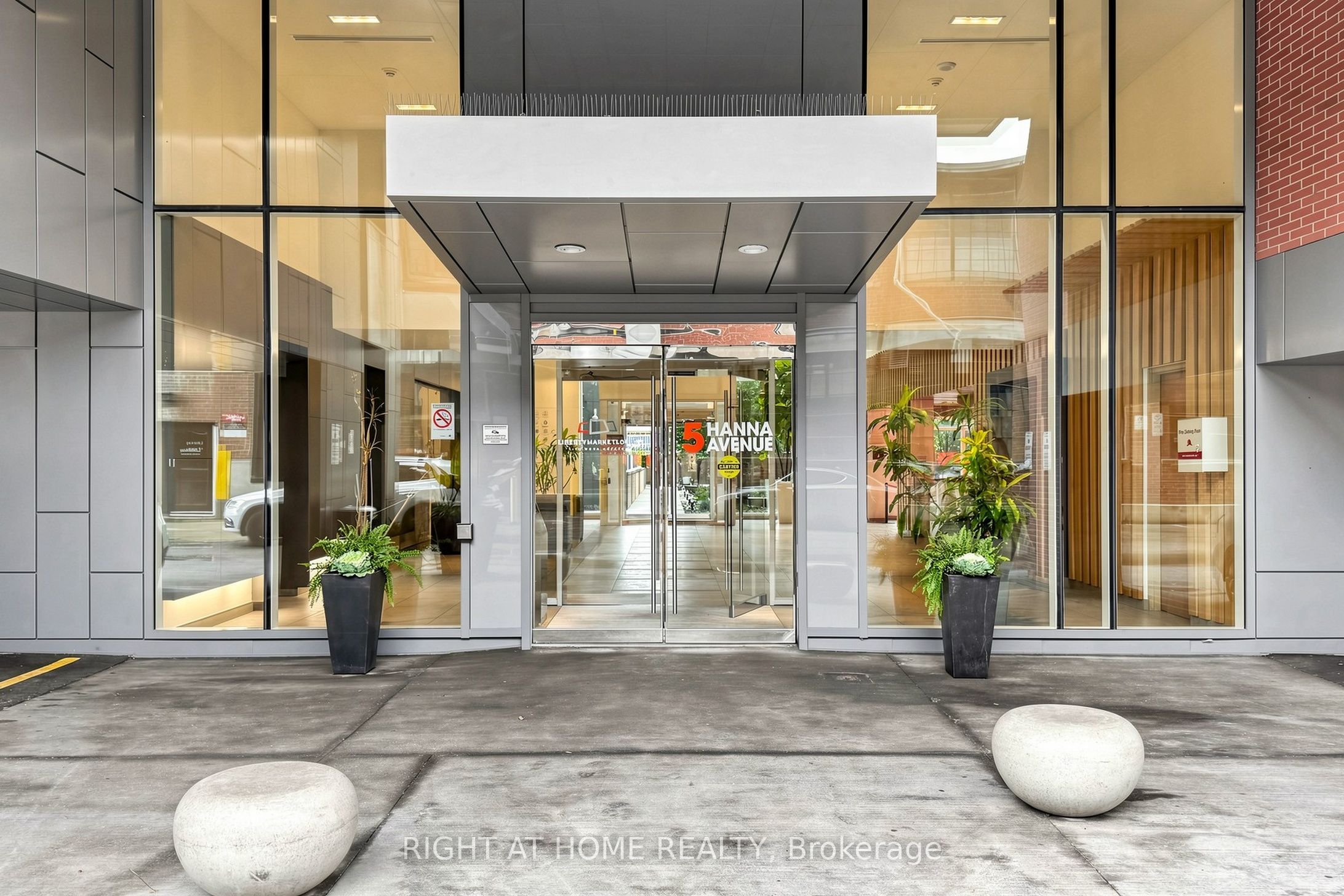 5 Hanna Avenue 510, Toronto, ON M6K 0B3 photo 3