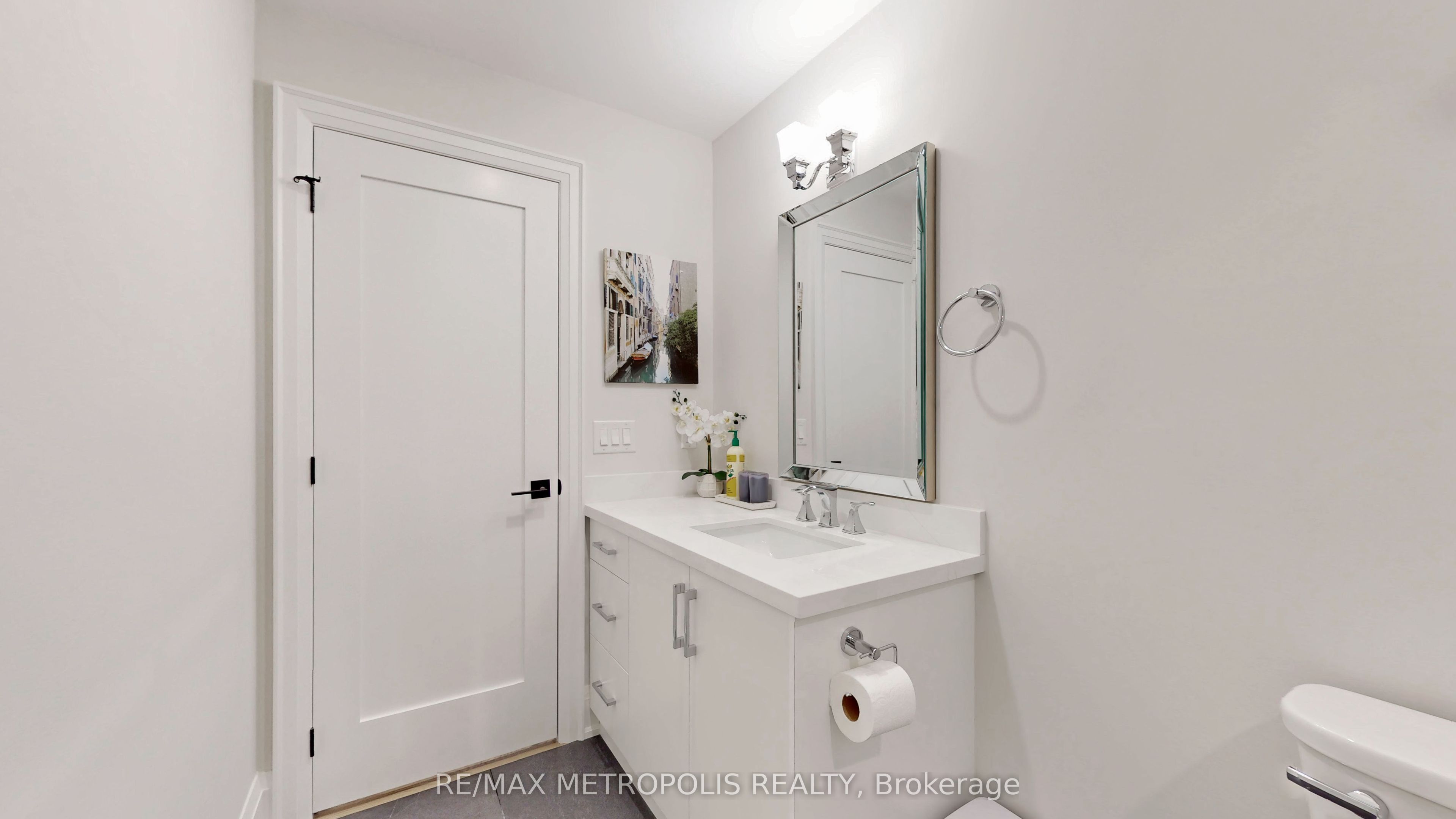 165 Manning Avenue 2&3 Floor, Toronto, ON M6J 2K6 photo 2
