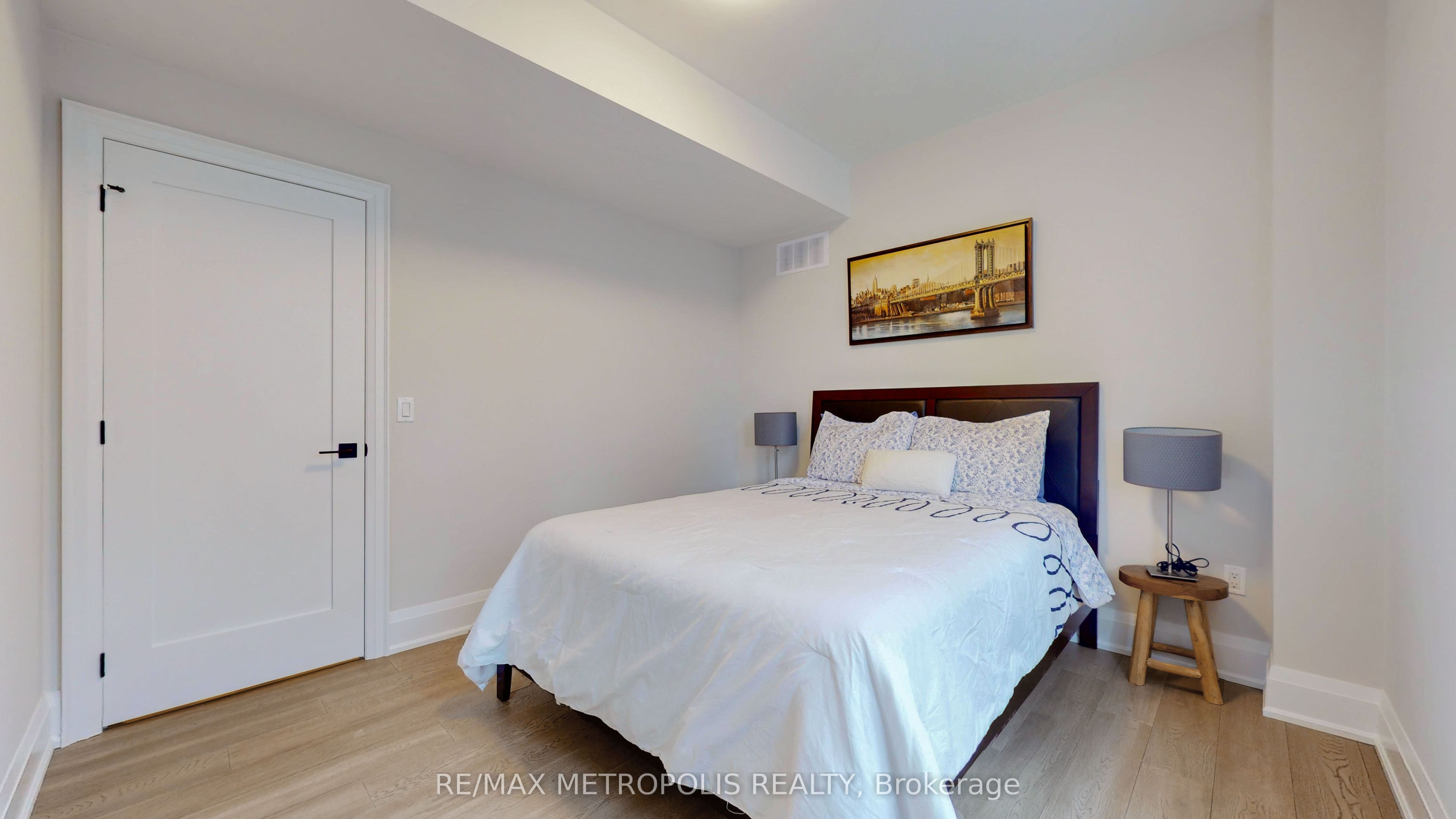 165 Manning Avenue 2&3 Floor, Toronto, ON M6J 2K6 photo 4