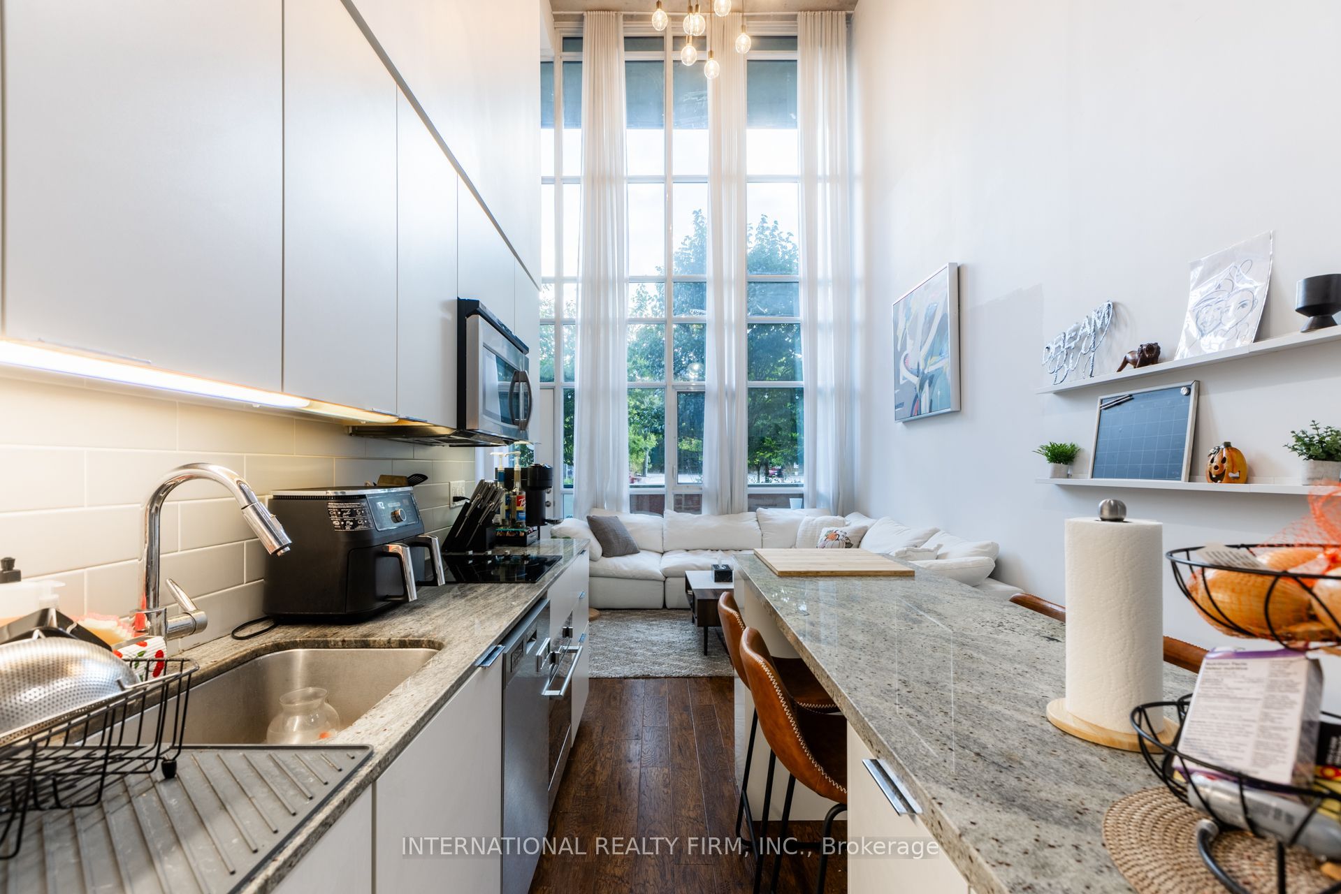 5 Hanna Avenue 110, Toronto, ON M6K 0B3 photo 4