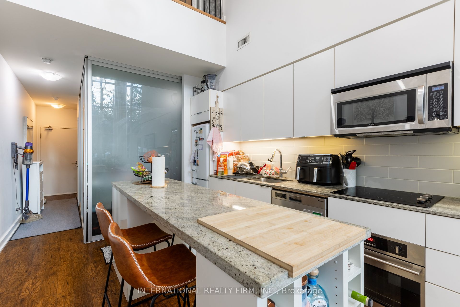 5 Hanna Avenue 110, Toronto, ON M6K 0B3 photo 5