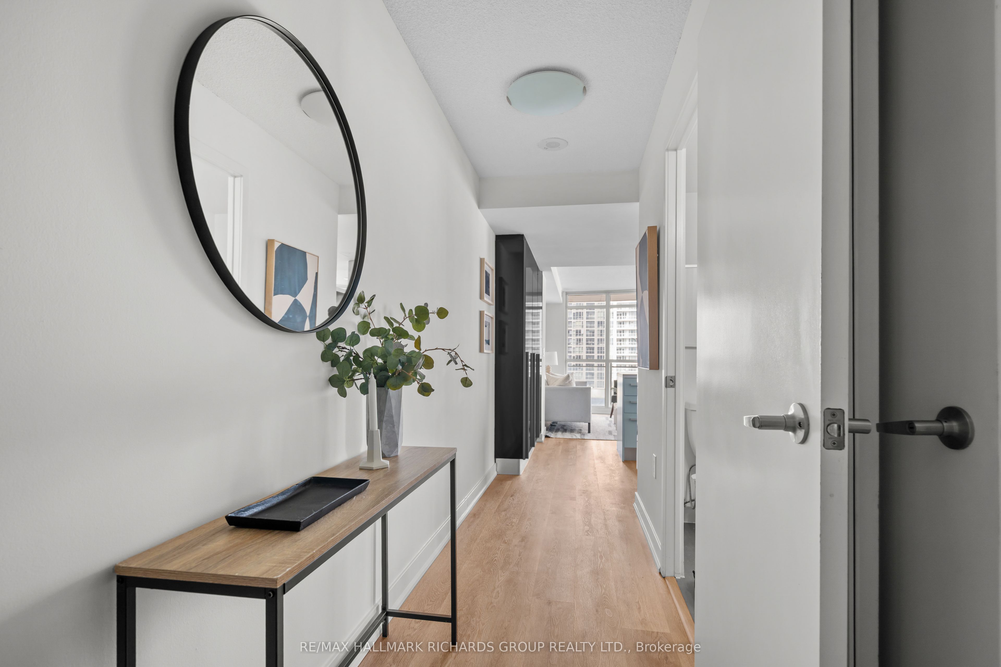 38 Dan Leckie Way 1208, Toronto, ON M5V 2V6 photo 3