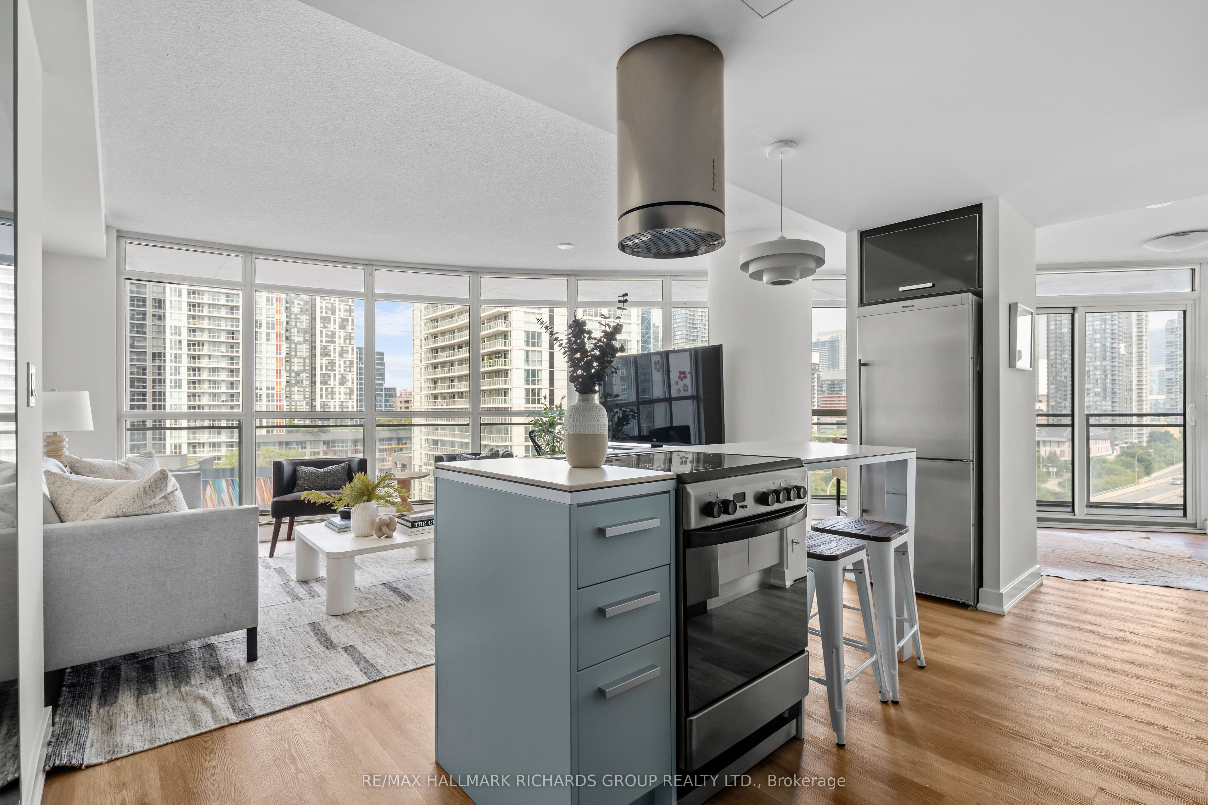 38 Dan Leckie Way 1208, Toronto, ON M5V 2V6 photo 4
