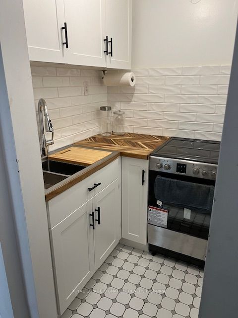 208 Carlton Street Lower, Toronto, ON M5A 2L1 photo 3