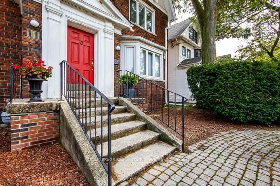 11 HIGHBOURNE Road SECOND FL., Toronto, ON M5P 2J1 photo 4