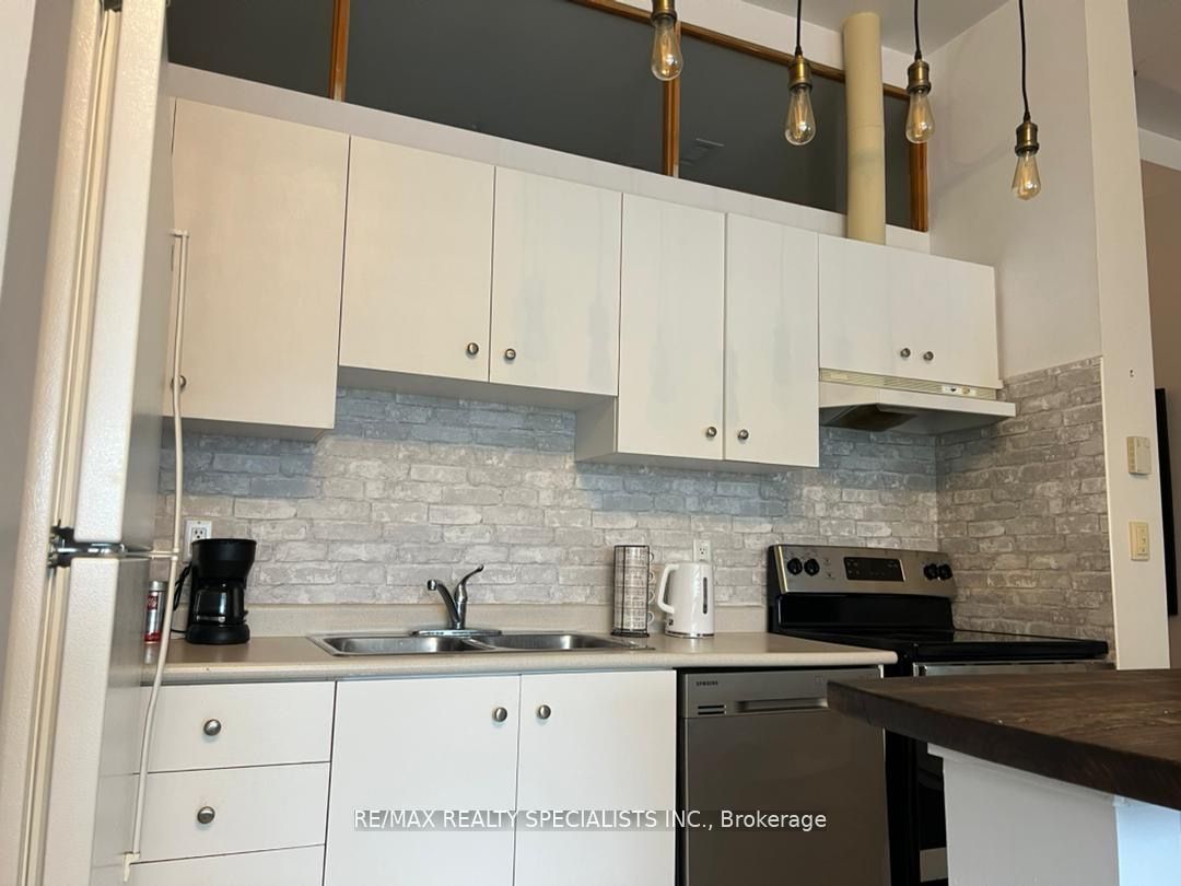 700 King Street W 519, Toronto, ON M5V 2Y6 photo 5