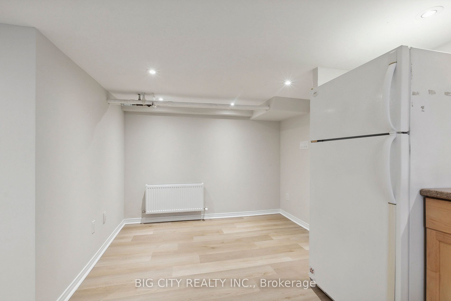 178 Douglas Avenue Lower, Toronto, ON M5M 1G6 photo 3
