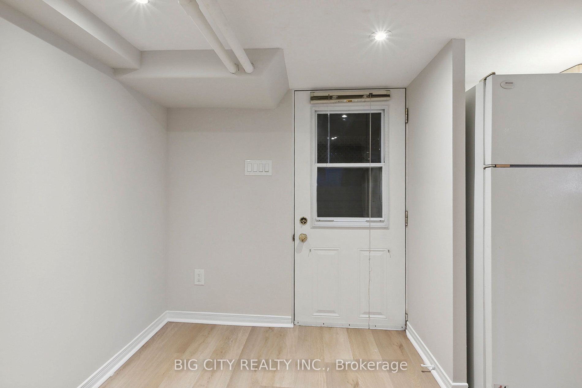 178 Douglas Avenue Lower, Toronto, ON M5M 1G6 photo 4