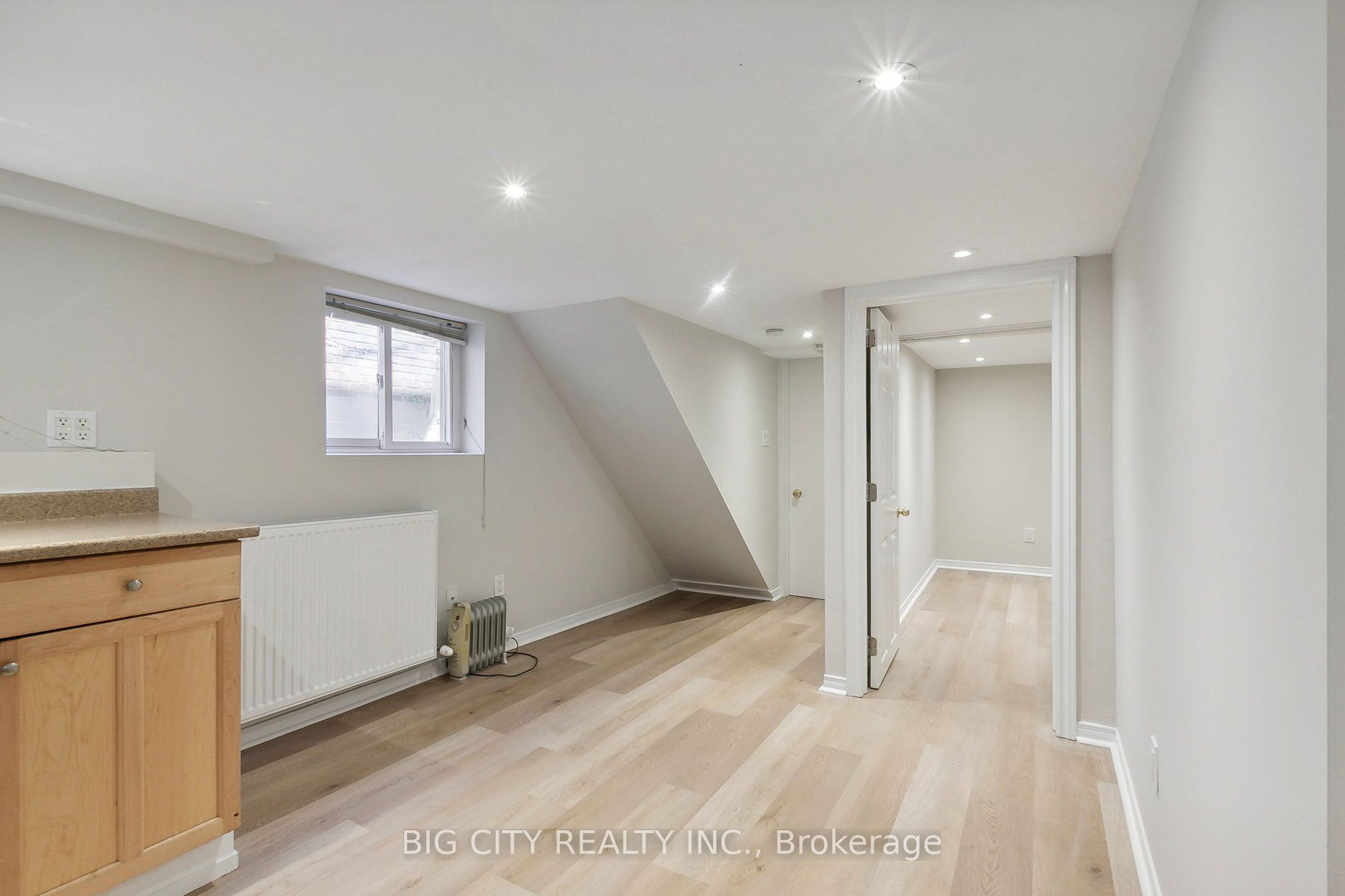 178 Douglas Avenue Lower, Toronto, ON M5M 1G6 photo 5