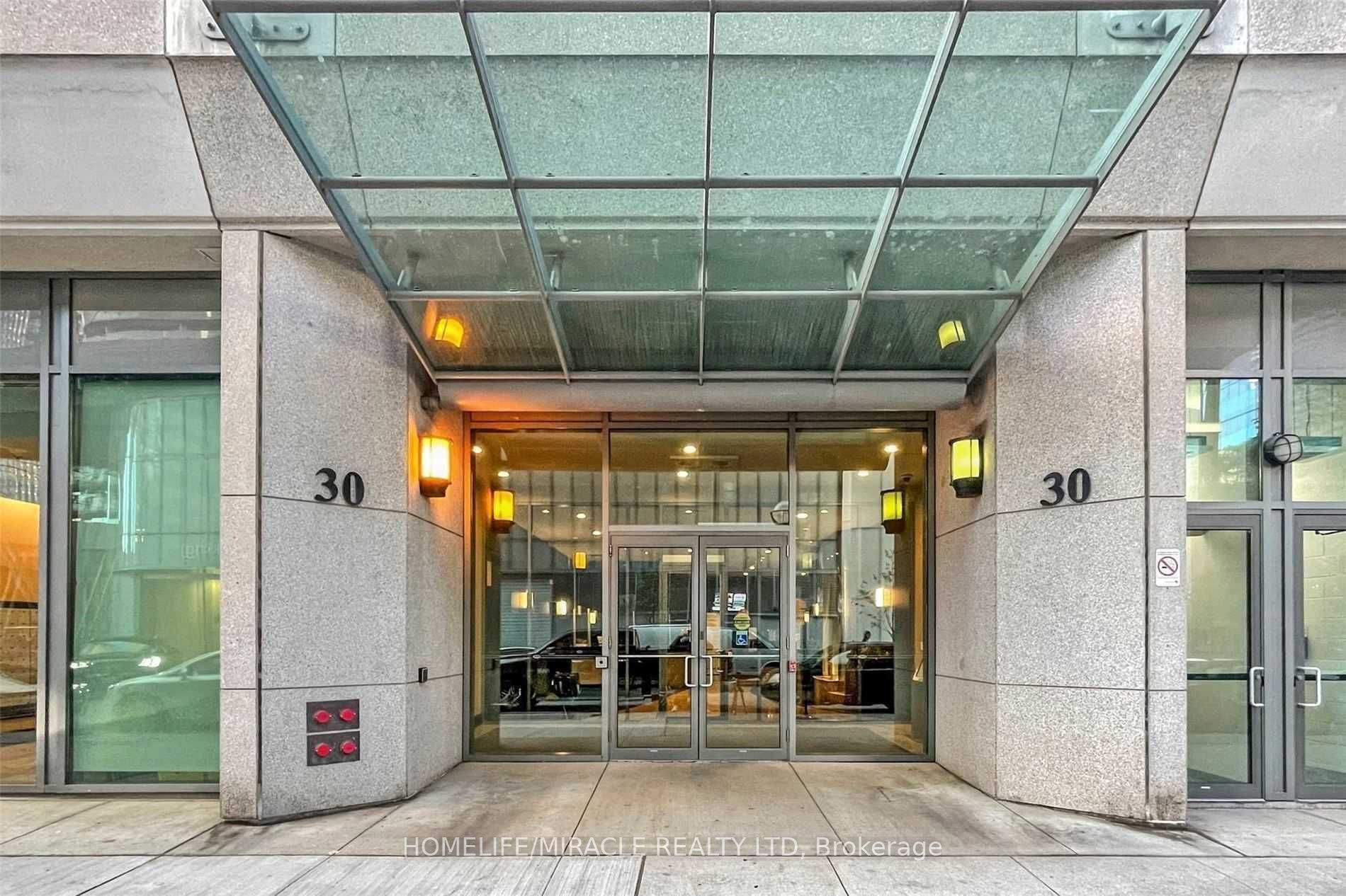 30 Grand Trunk Crescent 1509, Toronto, ON M5J 3A4 photo 2
