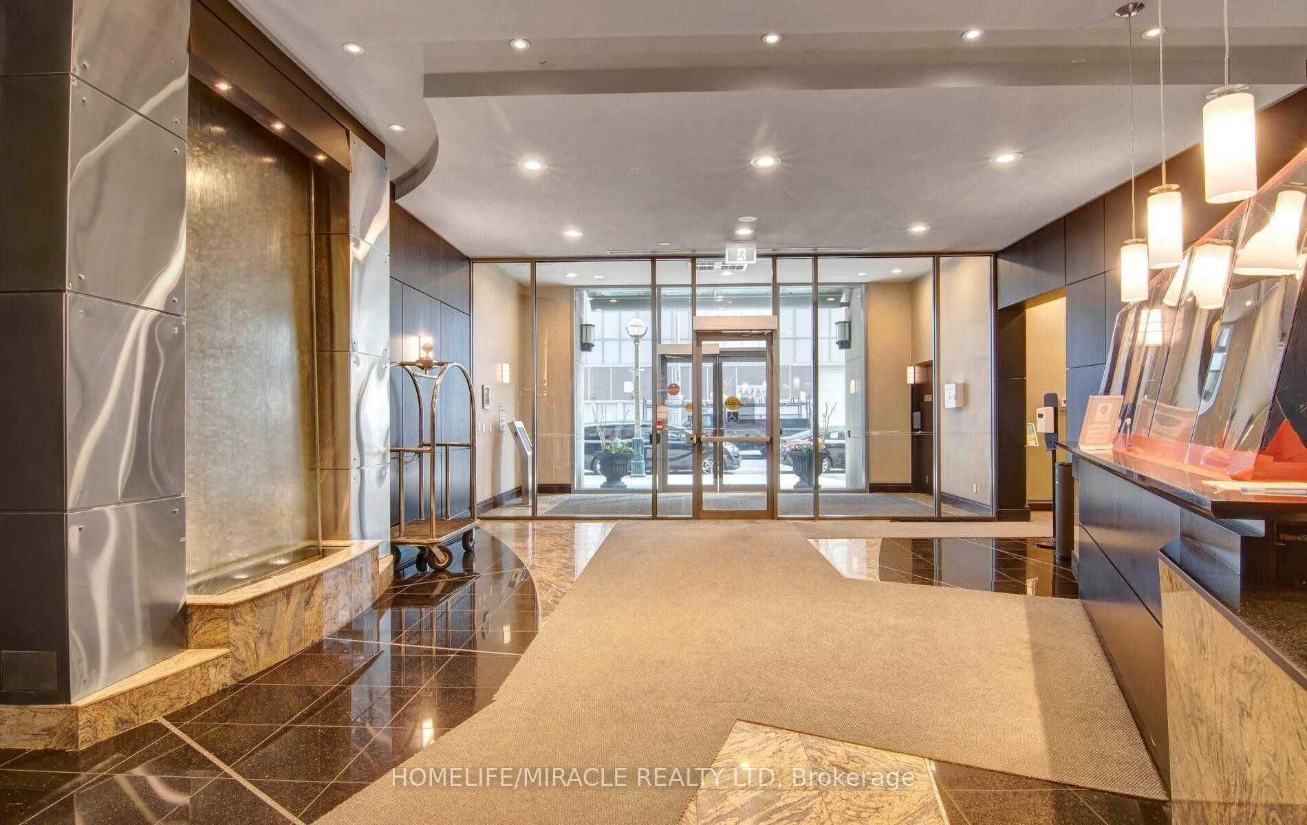 30 Grand Trunk Crescent 1509, Toronto, ON M5J 3A4 photo 3