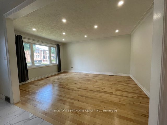 69 Madawaska Avenue Main F, Toronto, ON M2M 2R2 photo 2