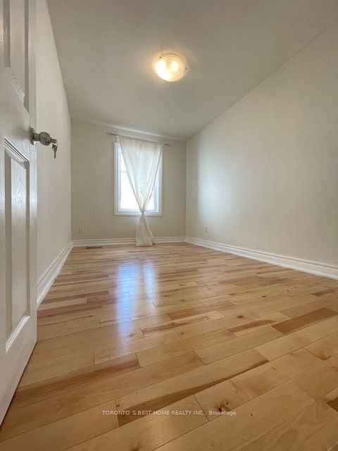 69 Madawaska Avenue Main F, Toronto, ON M2M 2R2 photo 5