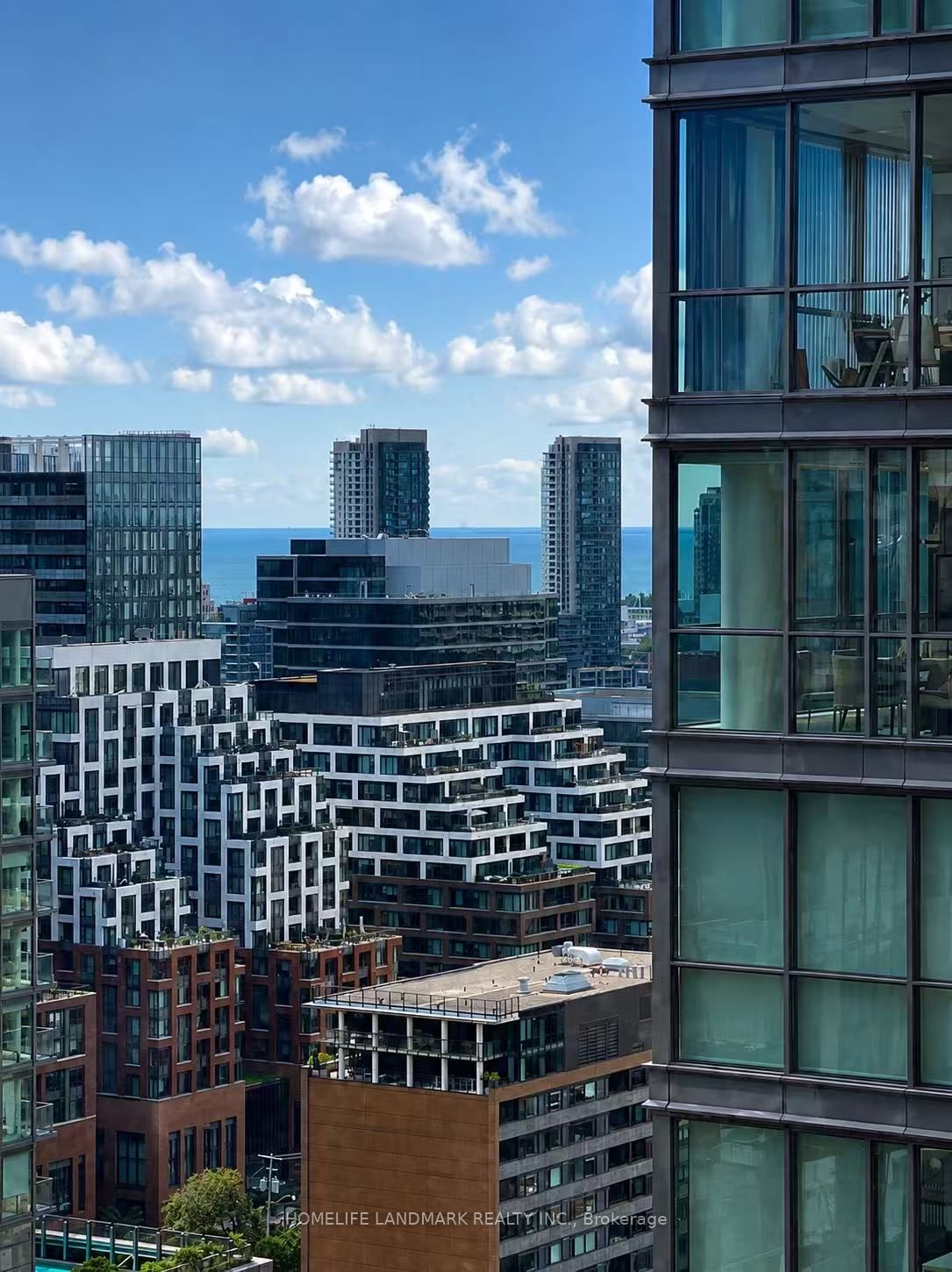 400 King Street W 2522, Toronto, ON M5V 0X8 photo 2