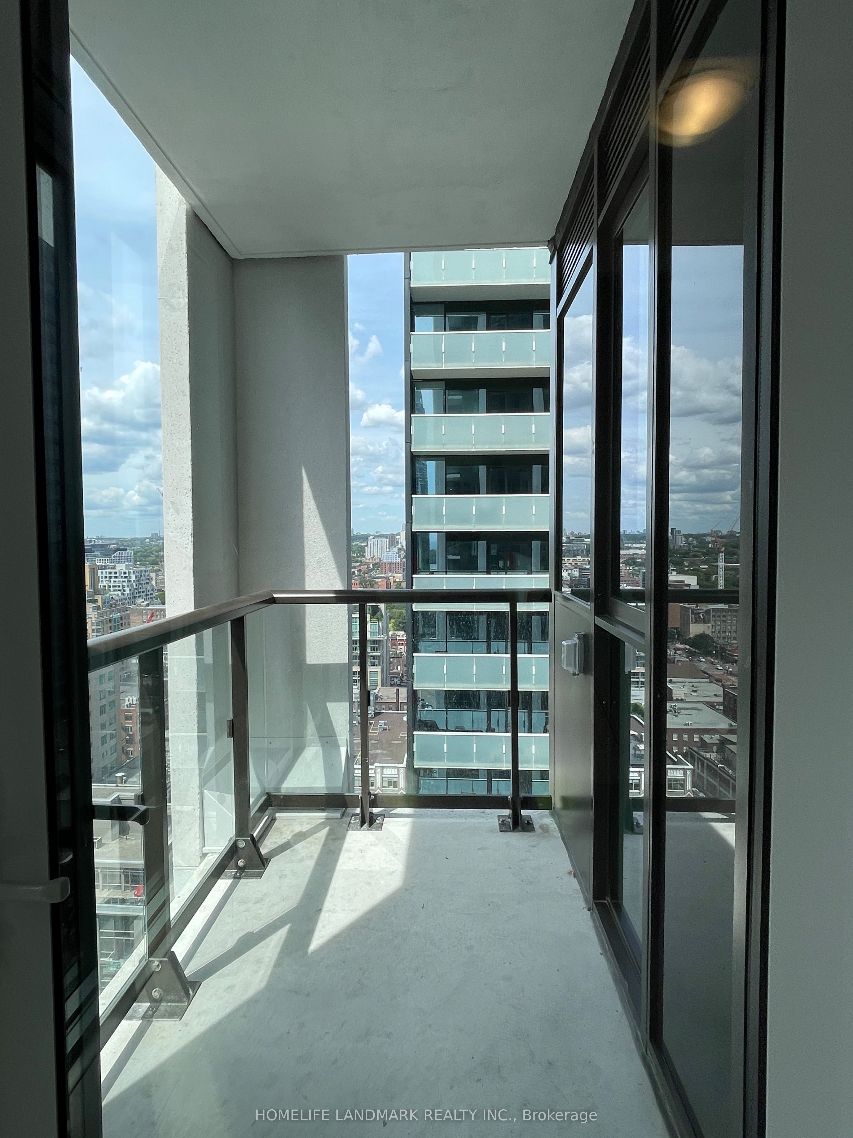 400 King Street W 2522, Toronto, ON M5V 0X8 photo 3
