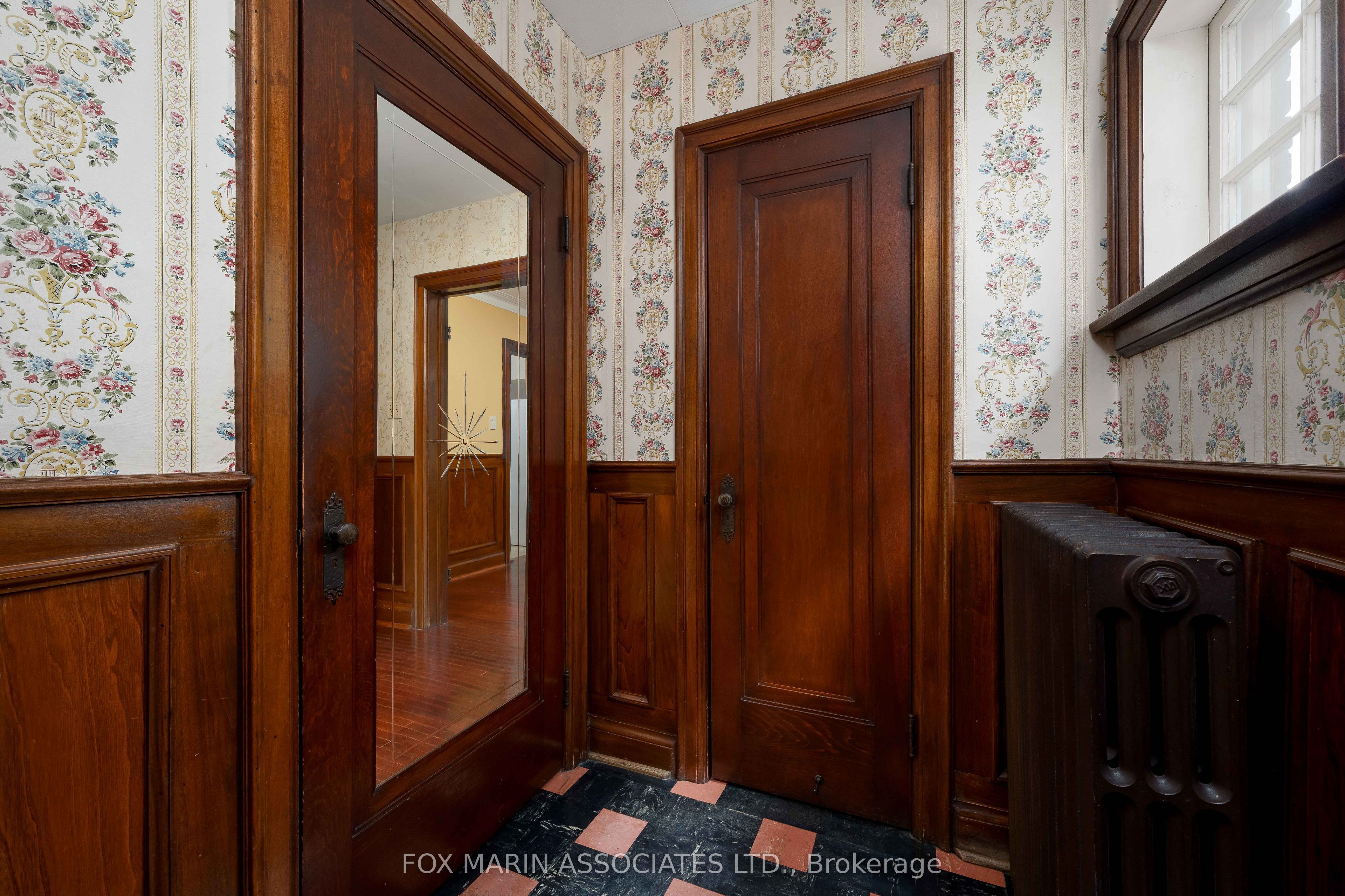 26 Claxton Boulevard, Toronto, ON M6C 1L8 photo 4