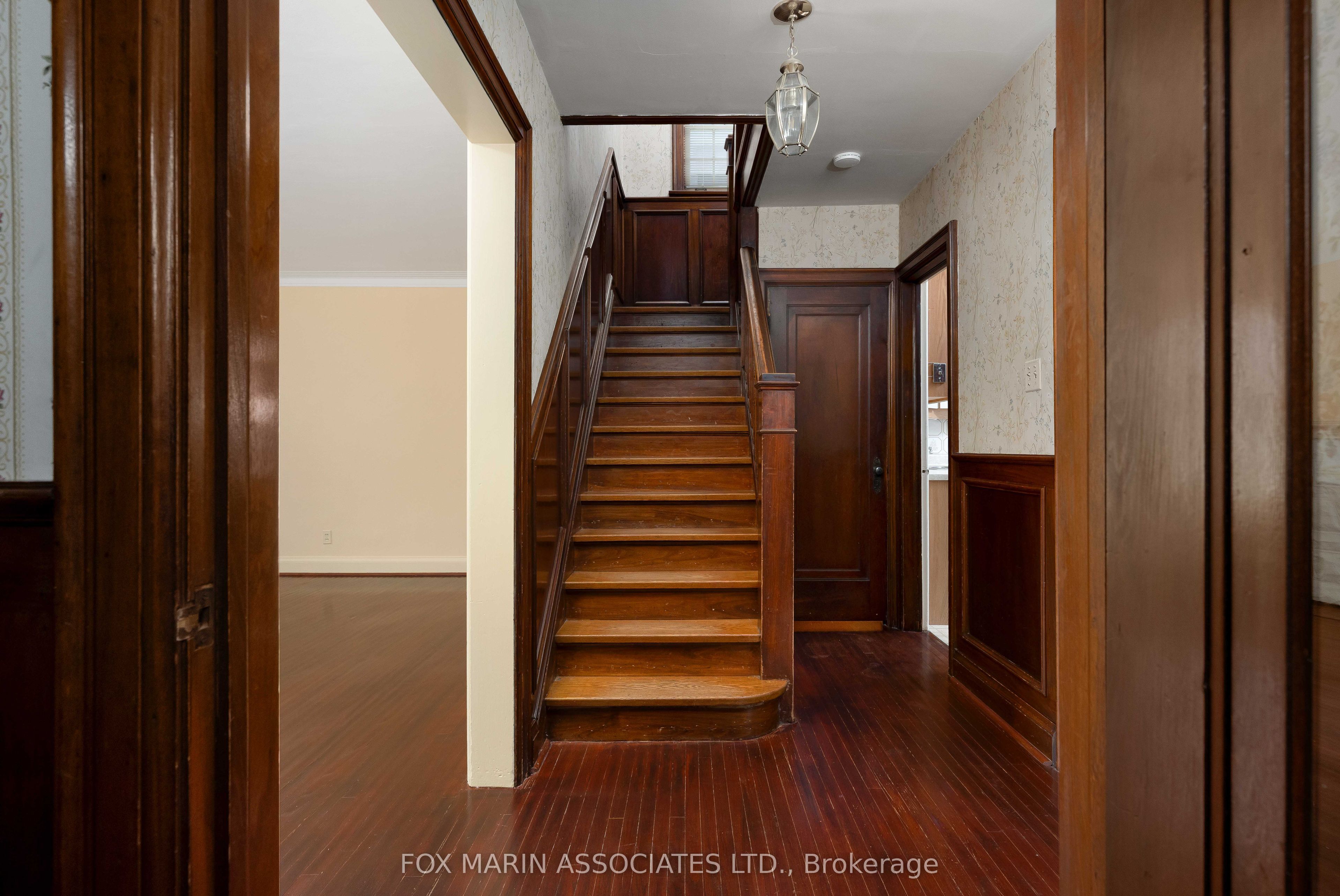26 Claxton Boulevard, Toronto, ON M6C 1L8 photo 5