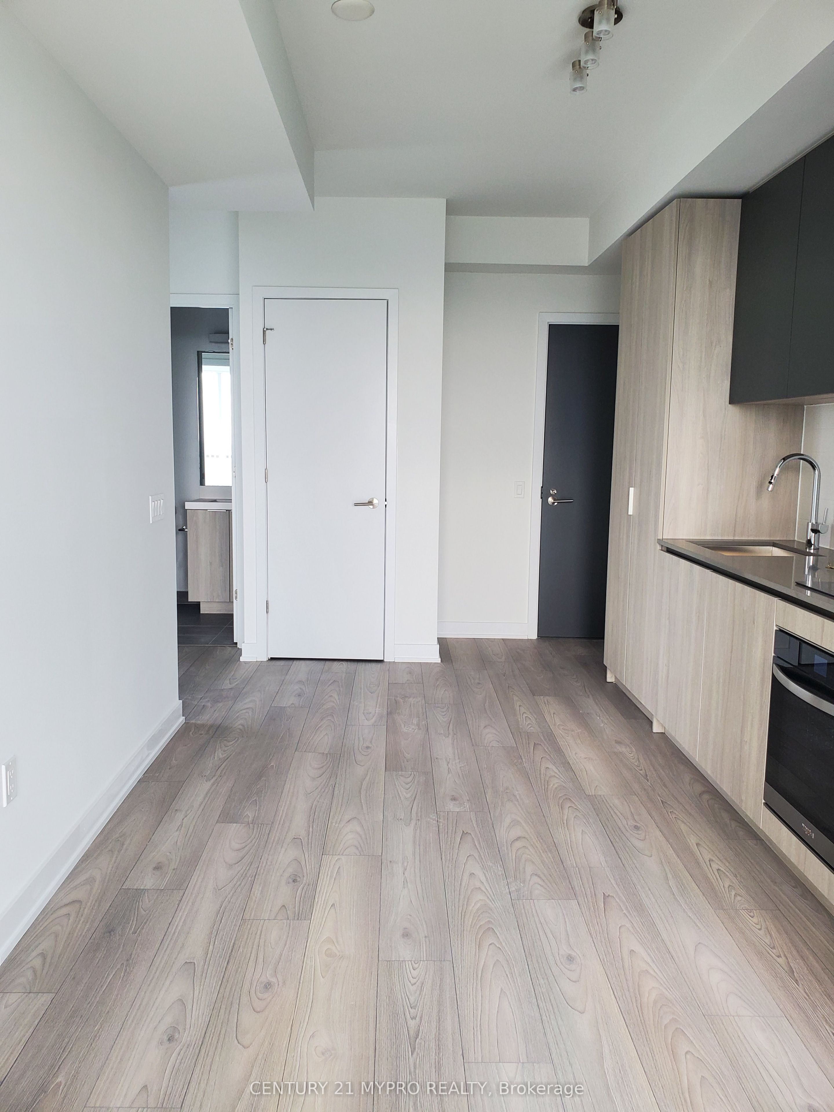5858 Yonge Street #2505, Toronto, ON M2M 3T3 photo 3