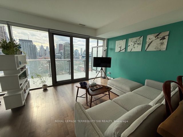 70 Distillery Lane 2401, Toronto, ON M5A 0E3 photo 3