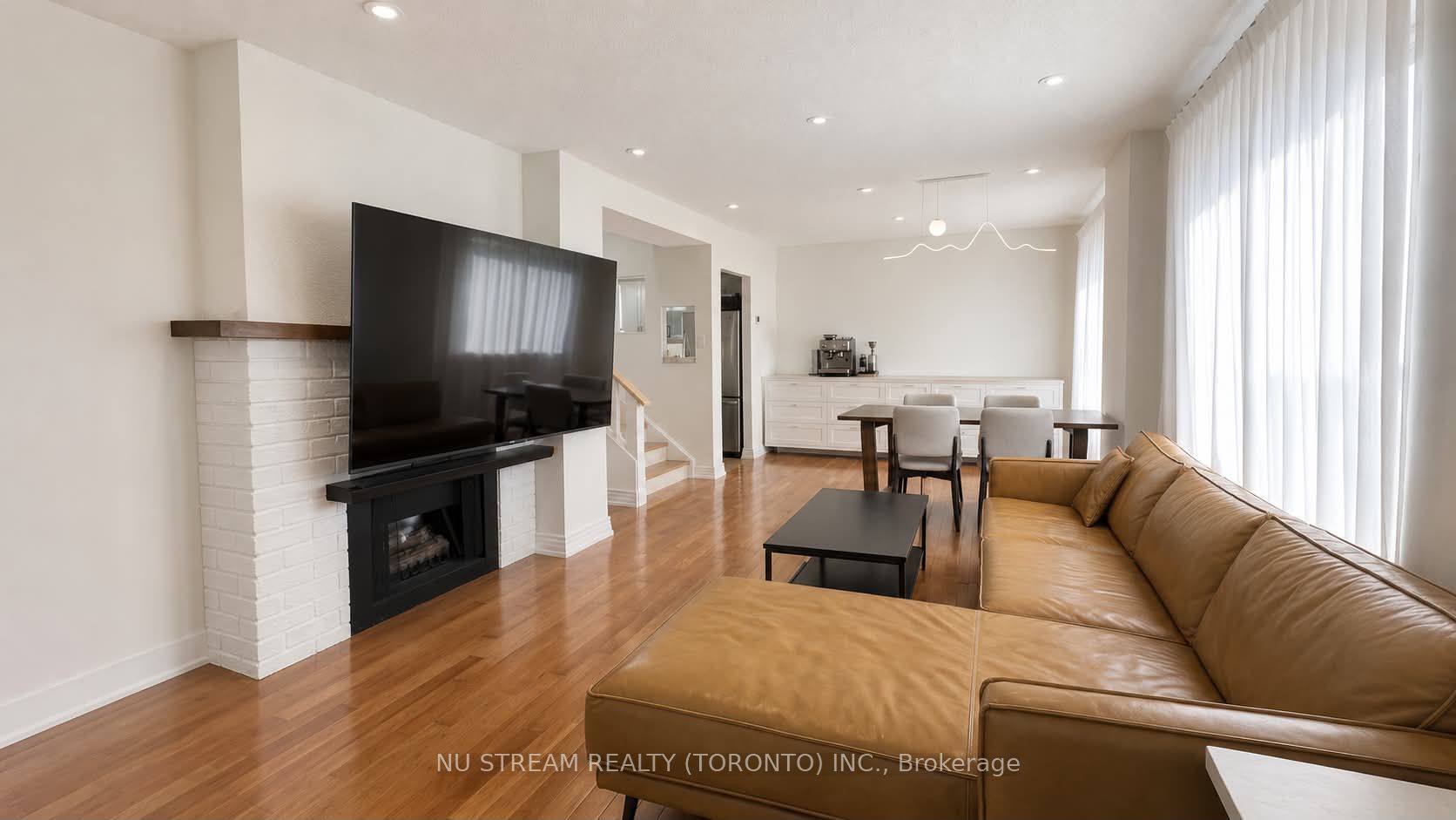 4- 75 Upper Canada Drive Main, Toronto, ON M2P 2A2 photo 2
